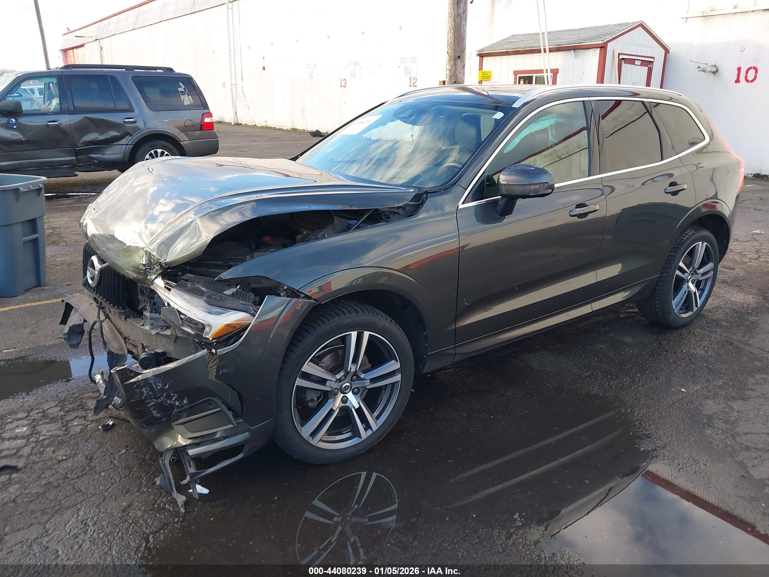 VOLVO XC60 image 2
