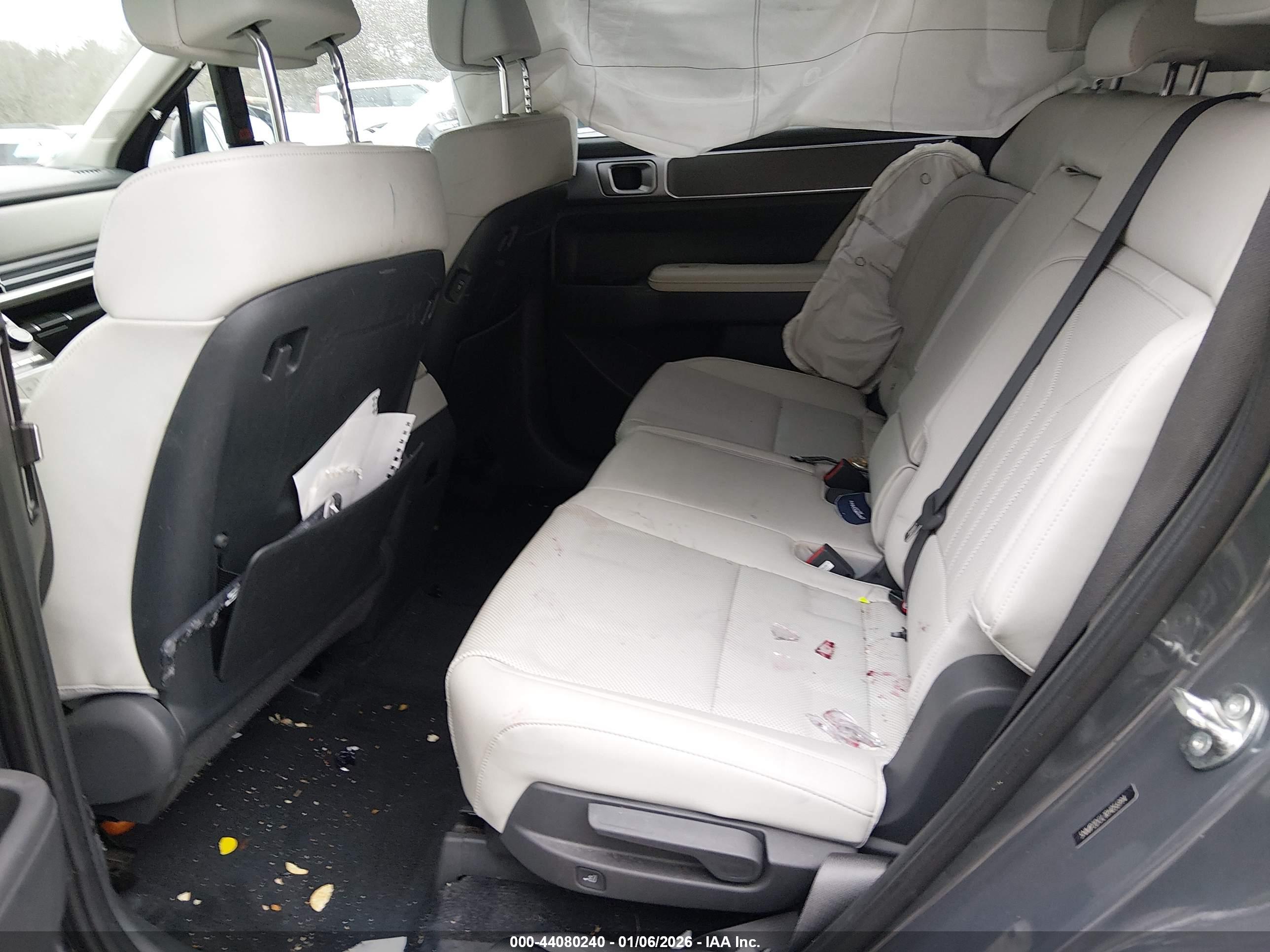HYUNDAI SANTA image 8