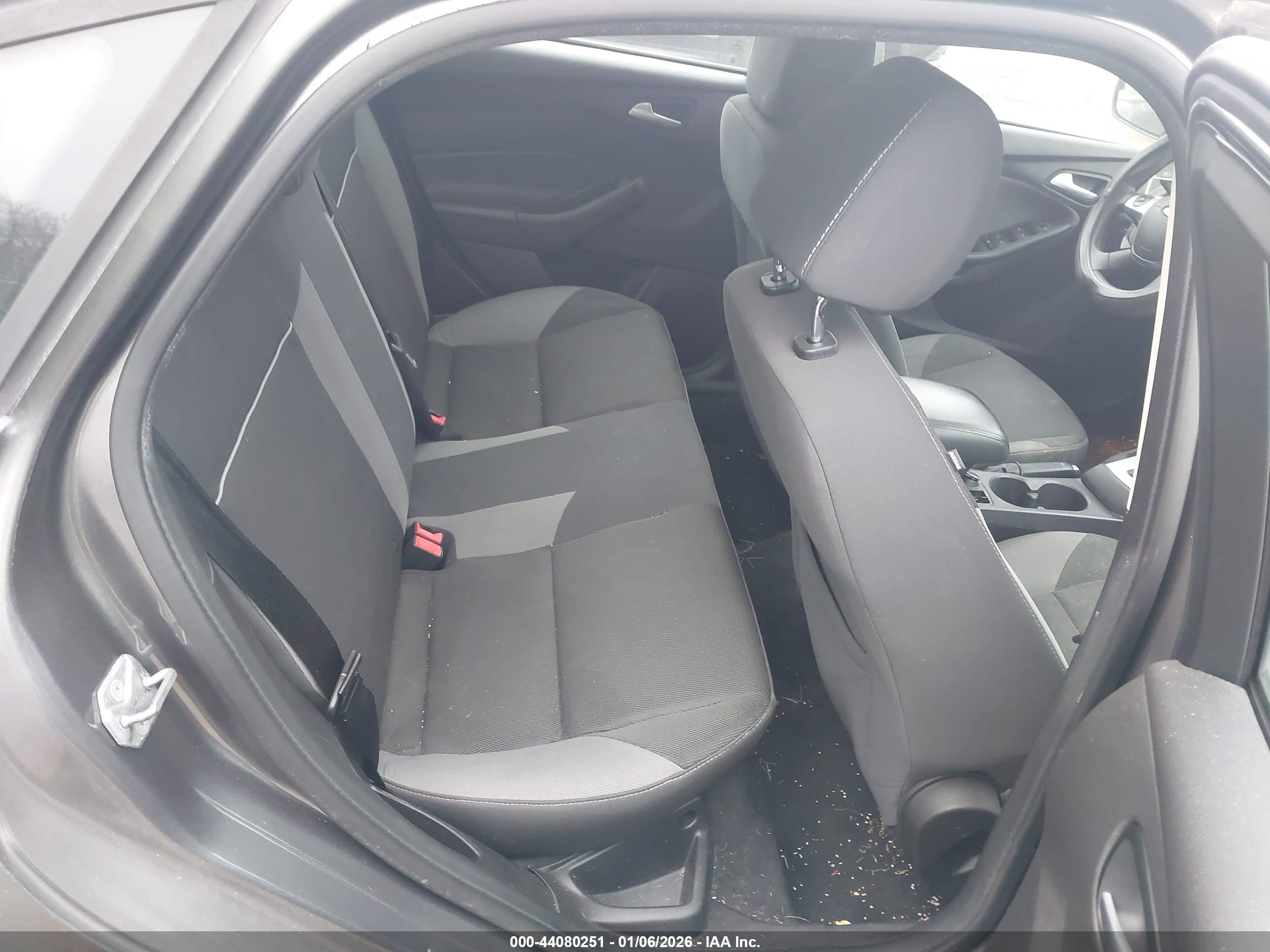 FORD FOCUS image 8