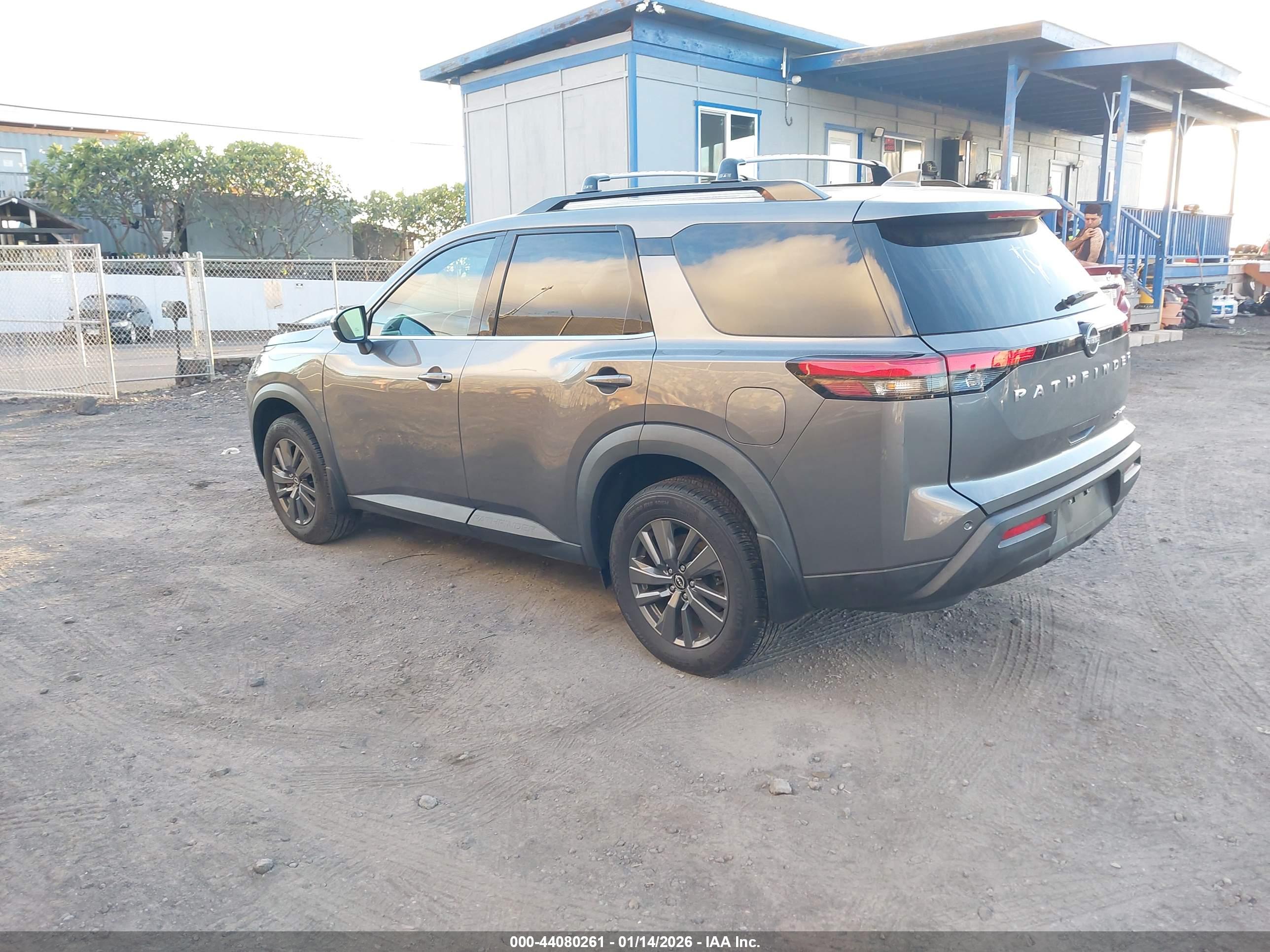 NISSAN PATHFINDER image 3