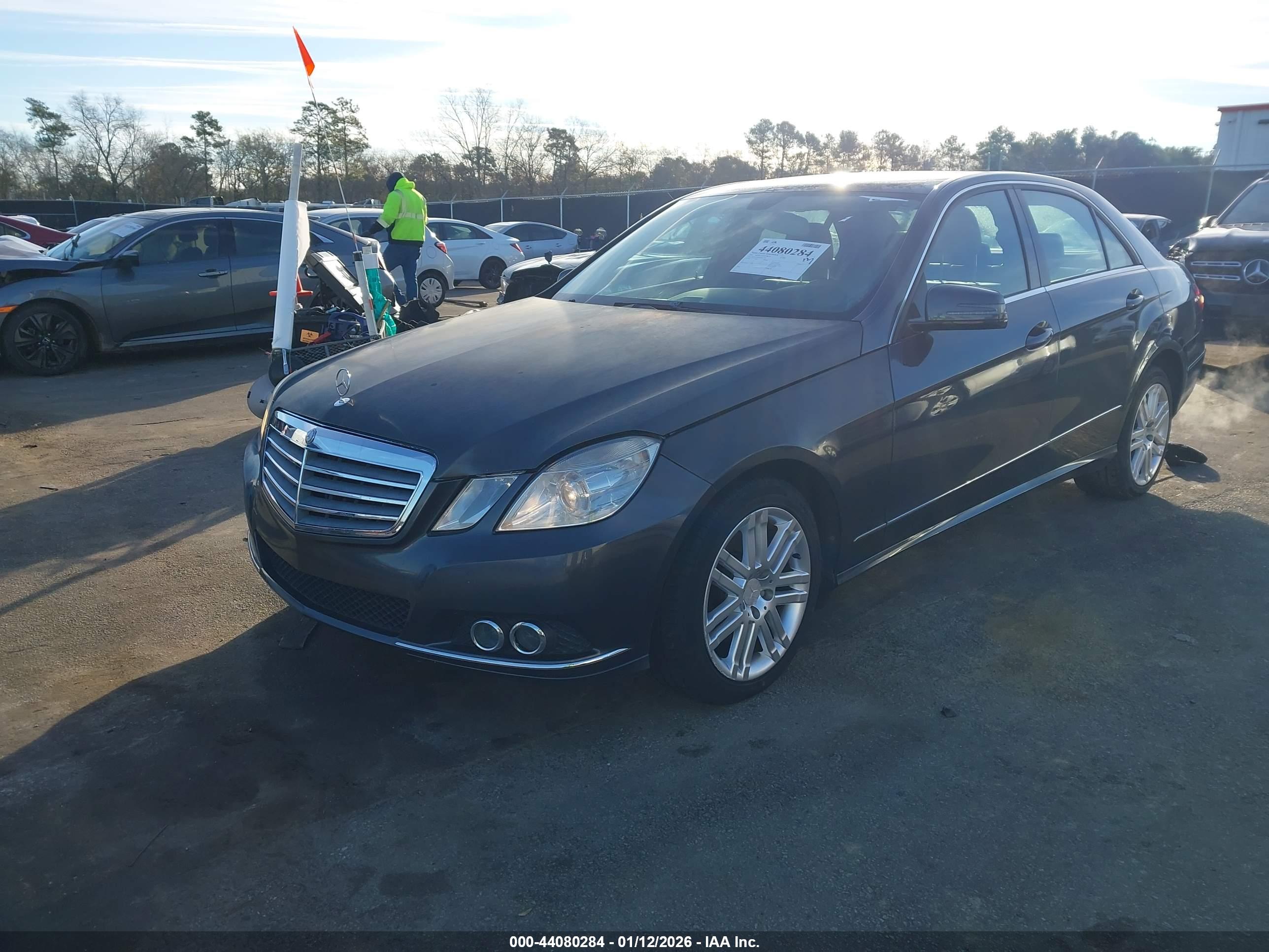 MERCEDES-BENZ E image 2