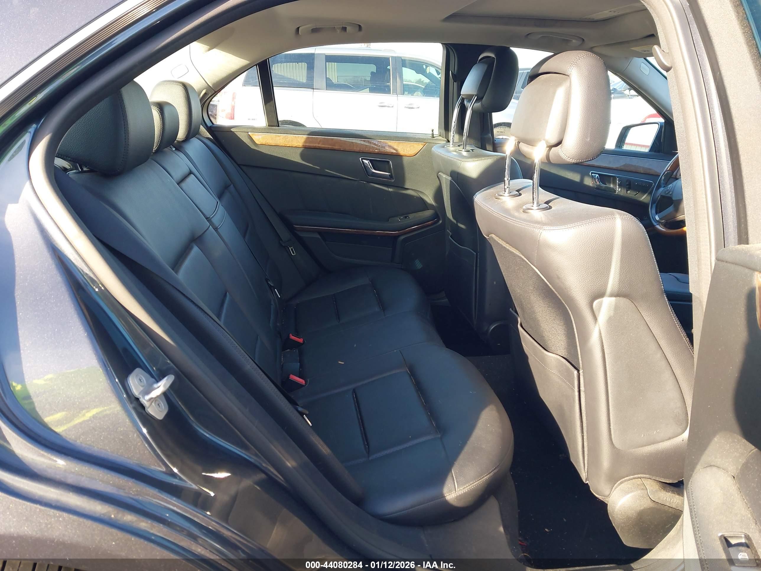 MERCEDES-BENZ E image 8