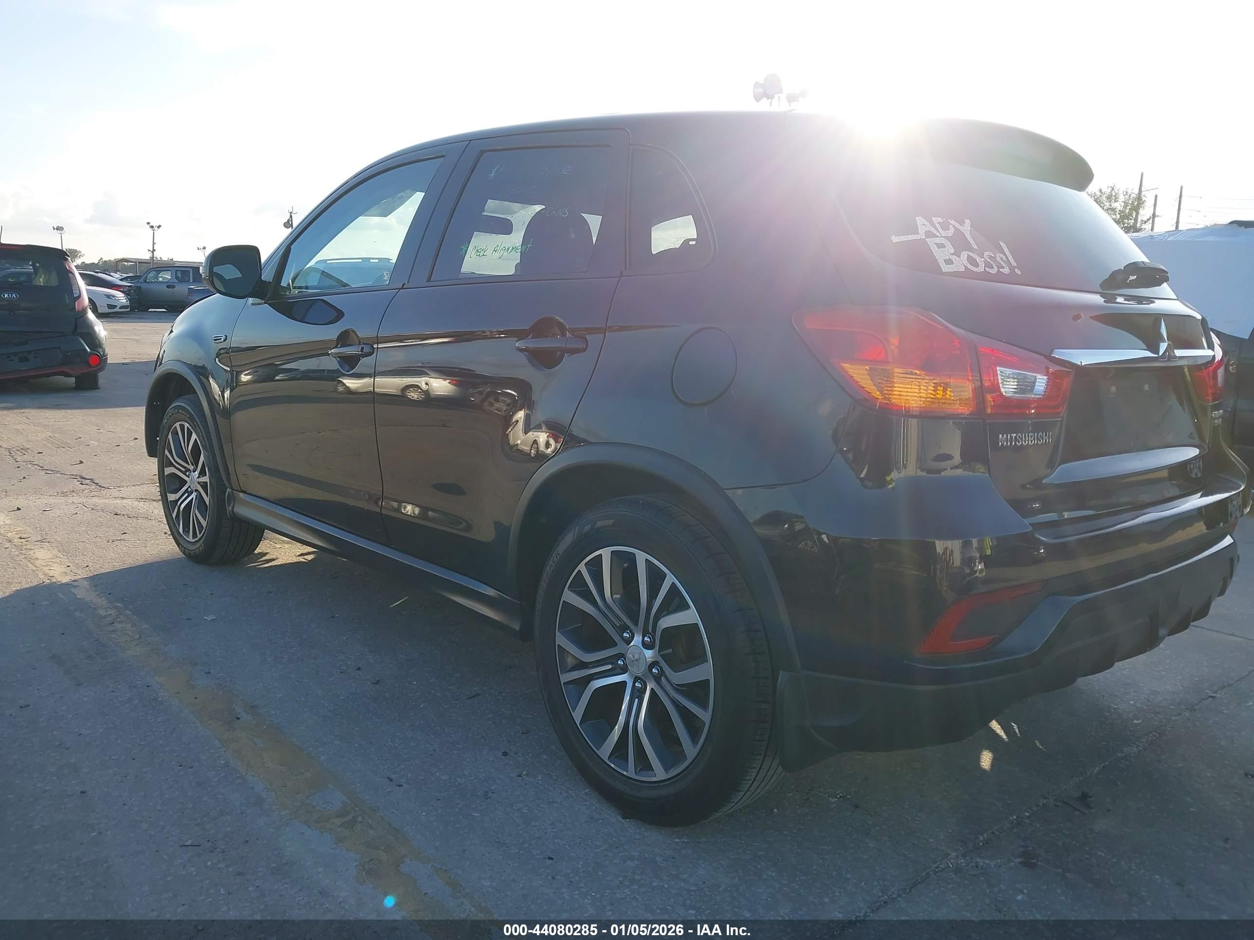 MITSUBISHI OUTLANDER image 3