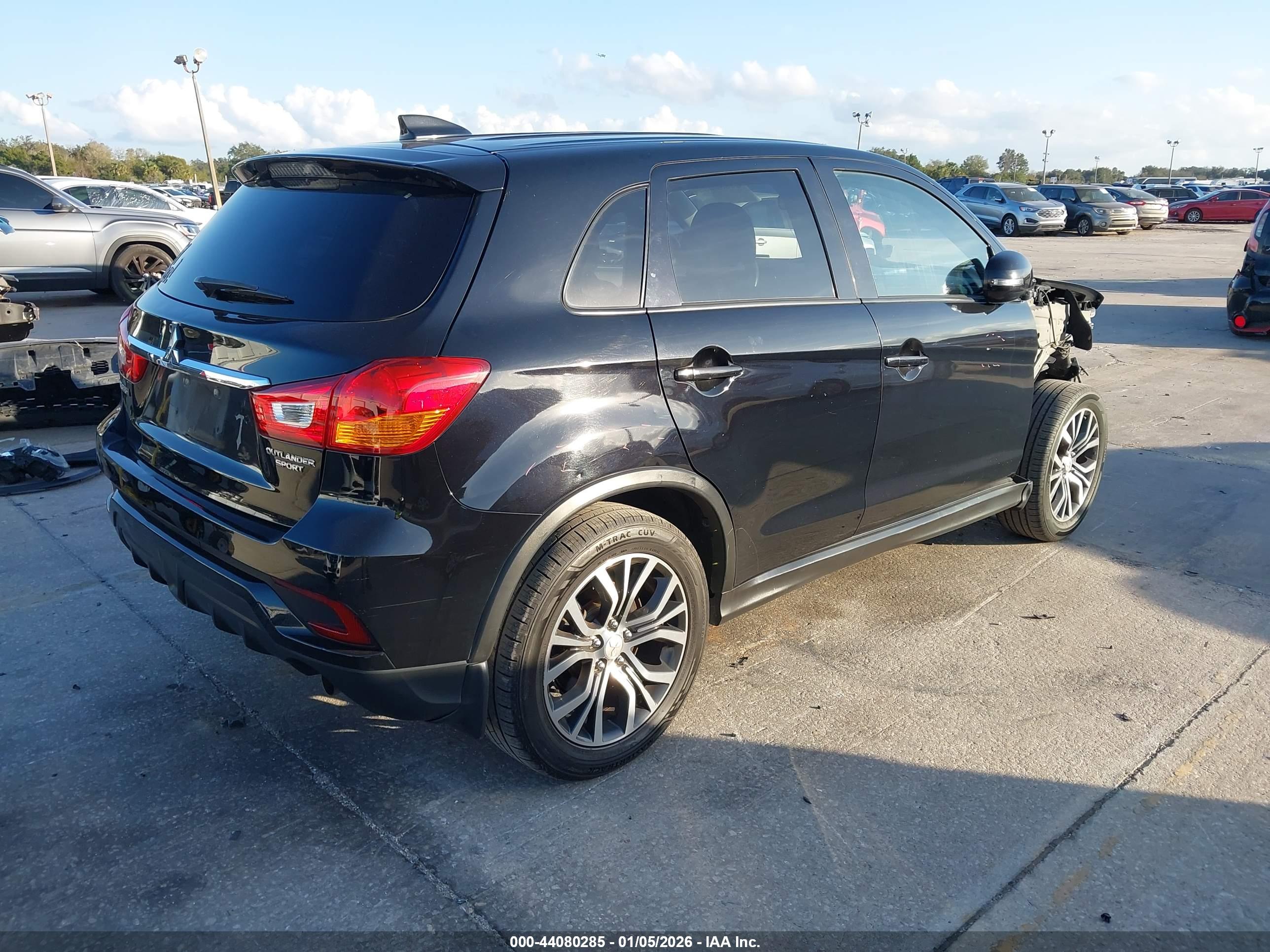 MITSUBISHI OUTLANDER image 4