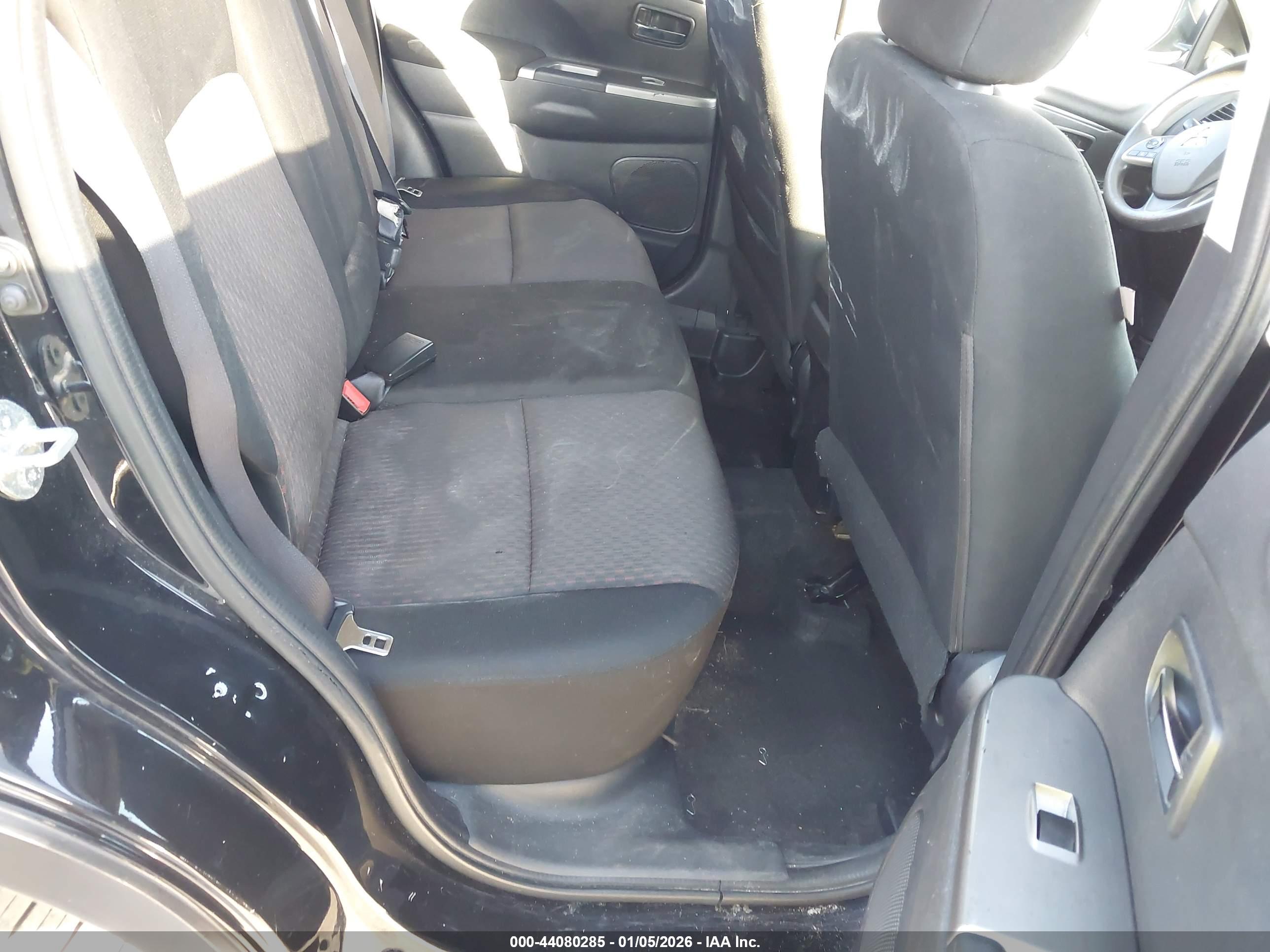 MITSUBISHI OUTLANDER image 8