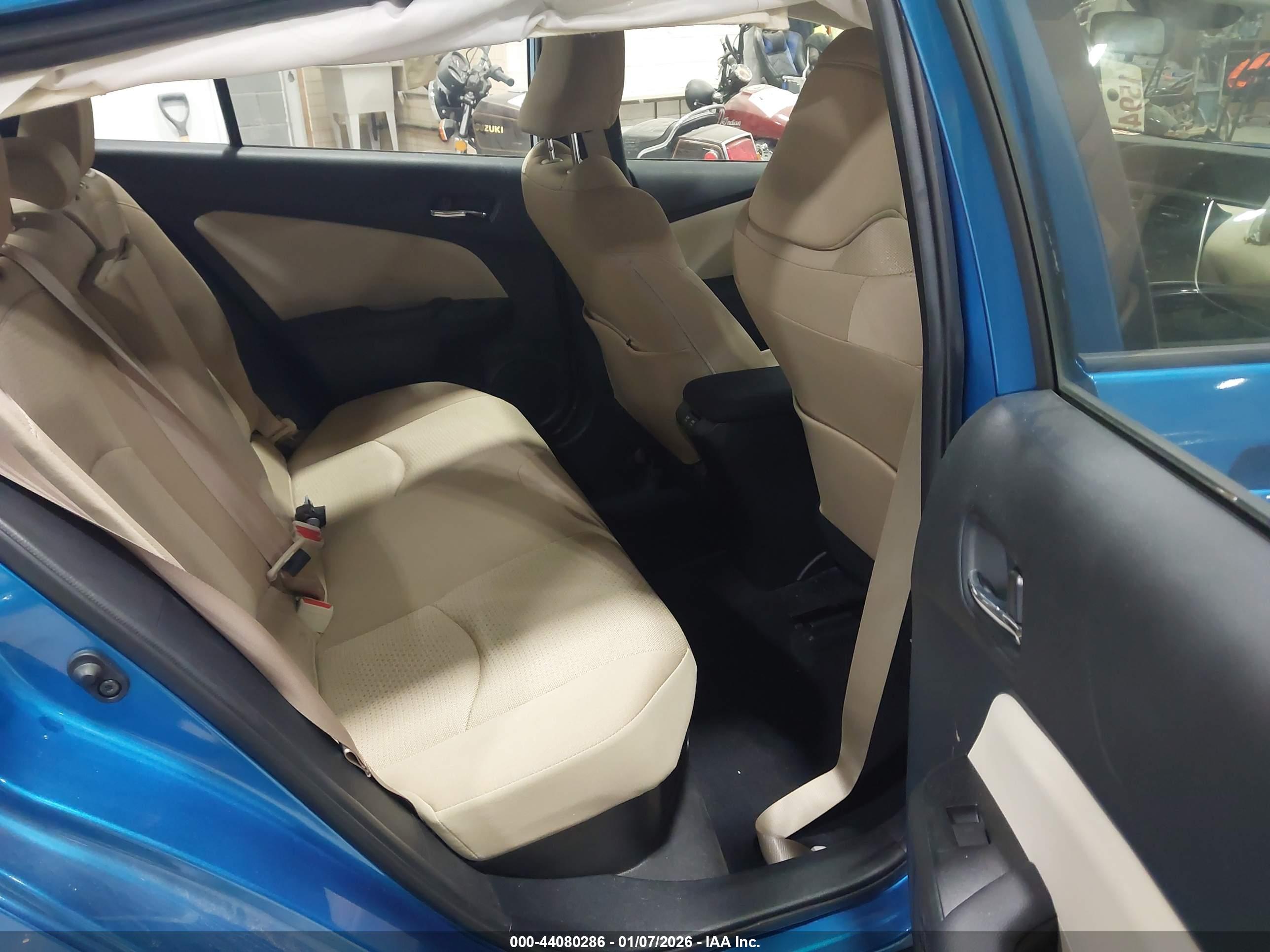 TOYOTA PRIUS image 8