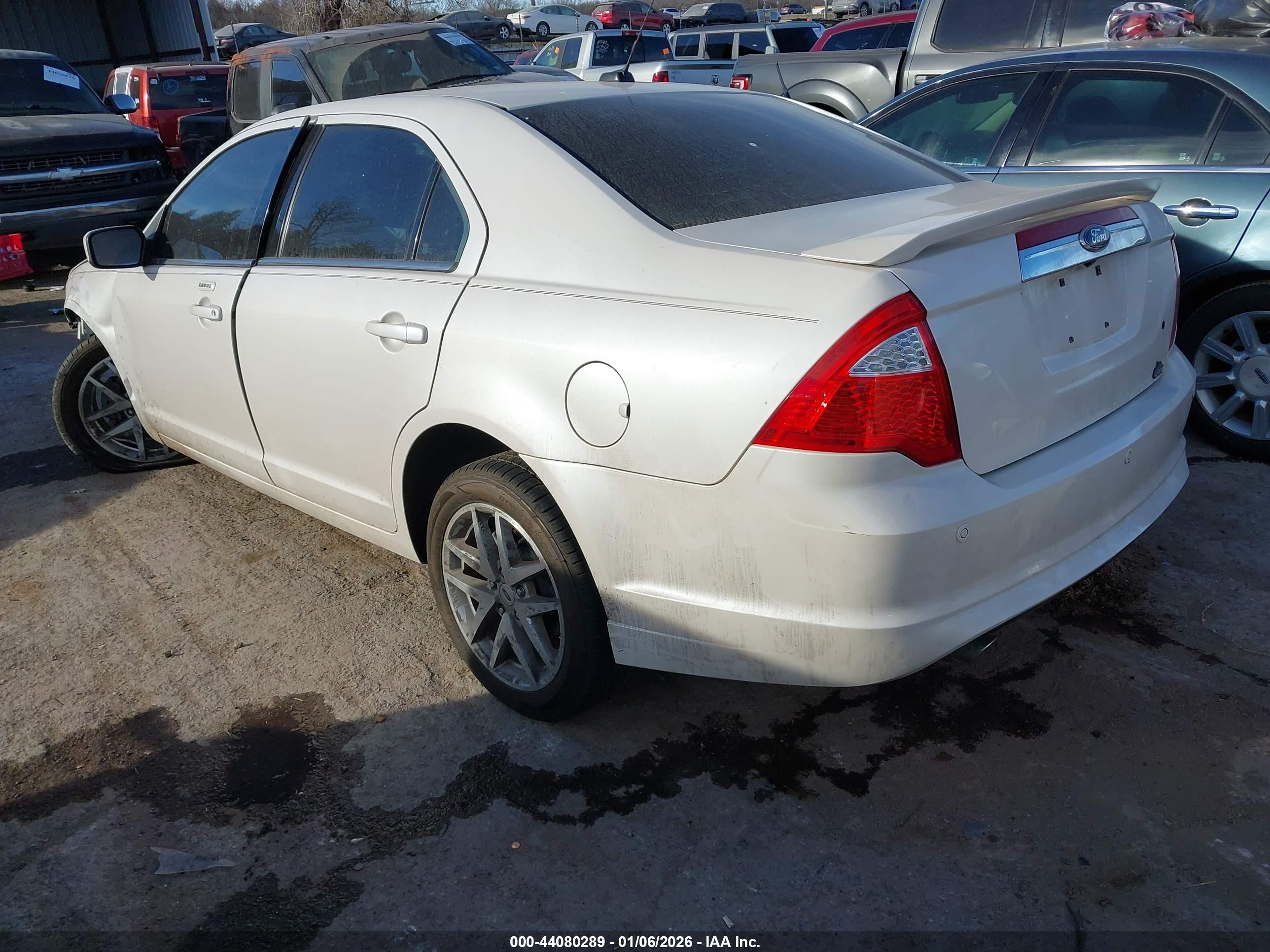 FORD FUSION image 3