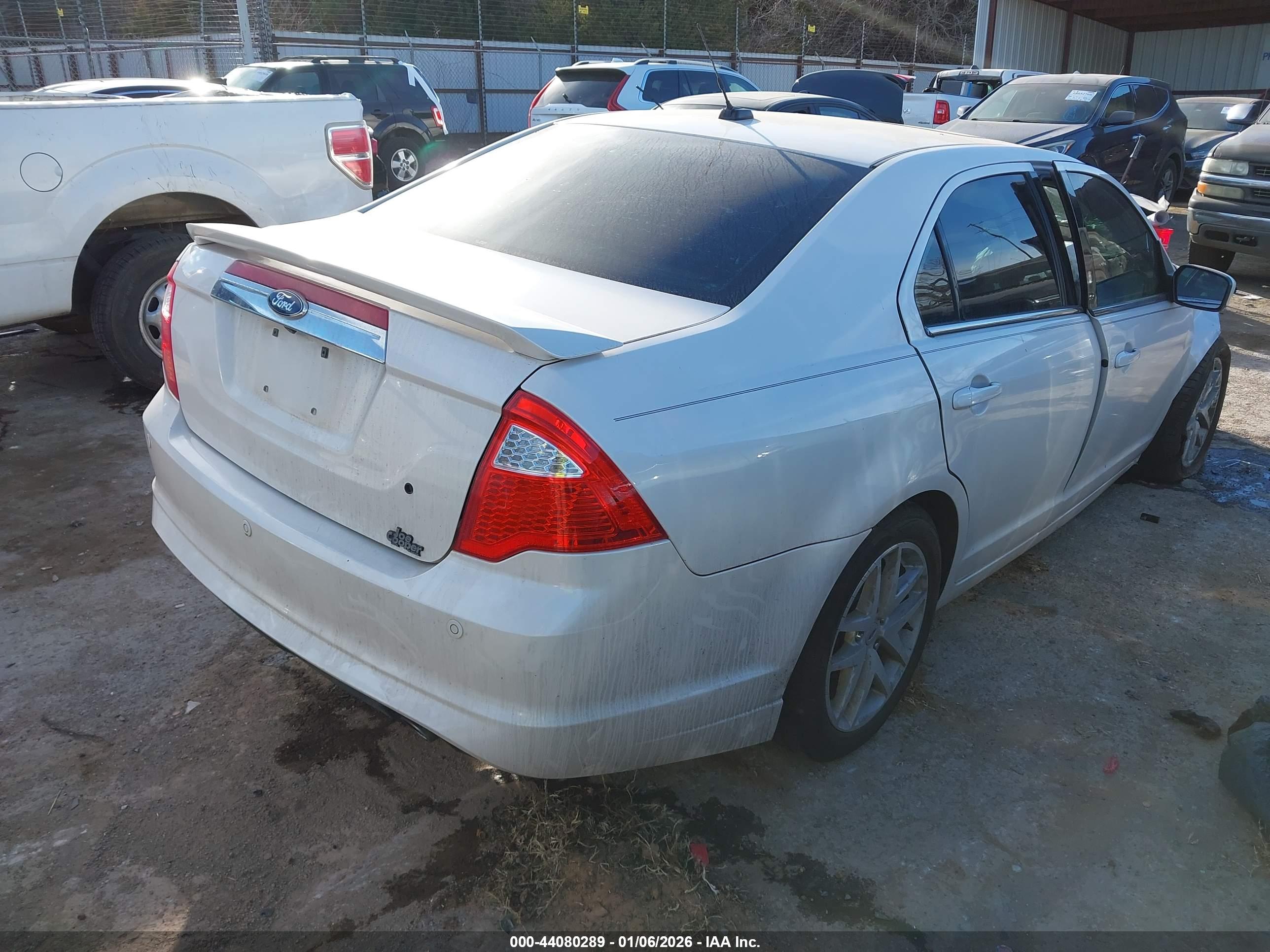 FORD FUSION image 4