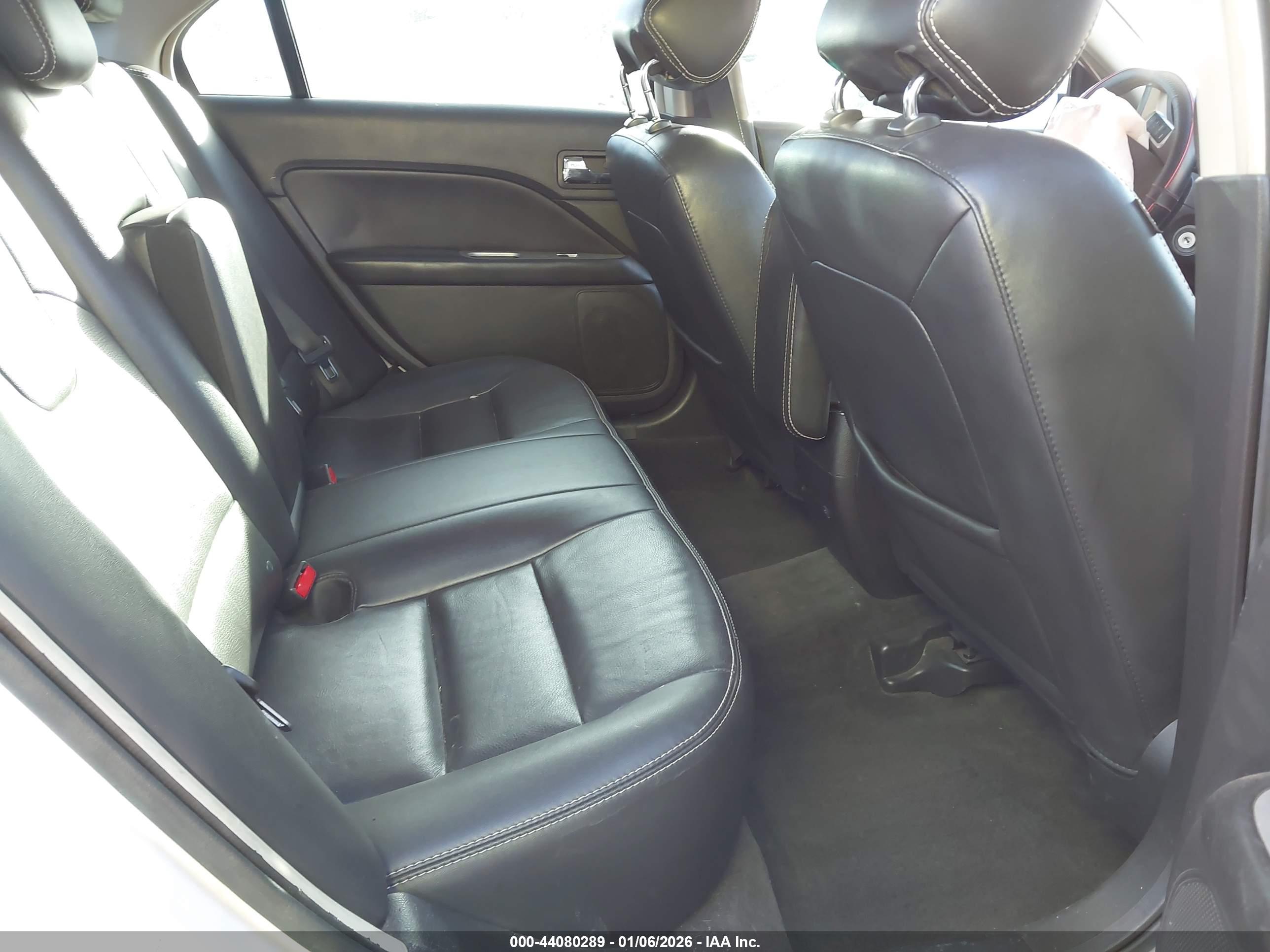 FORD FUSION image 8