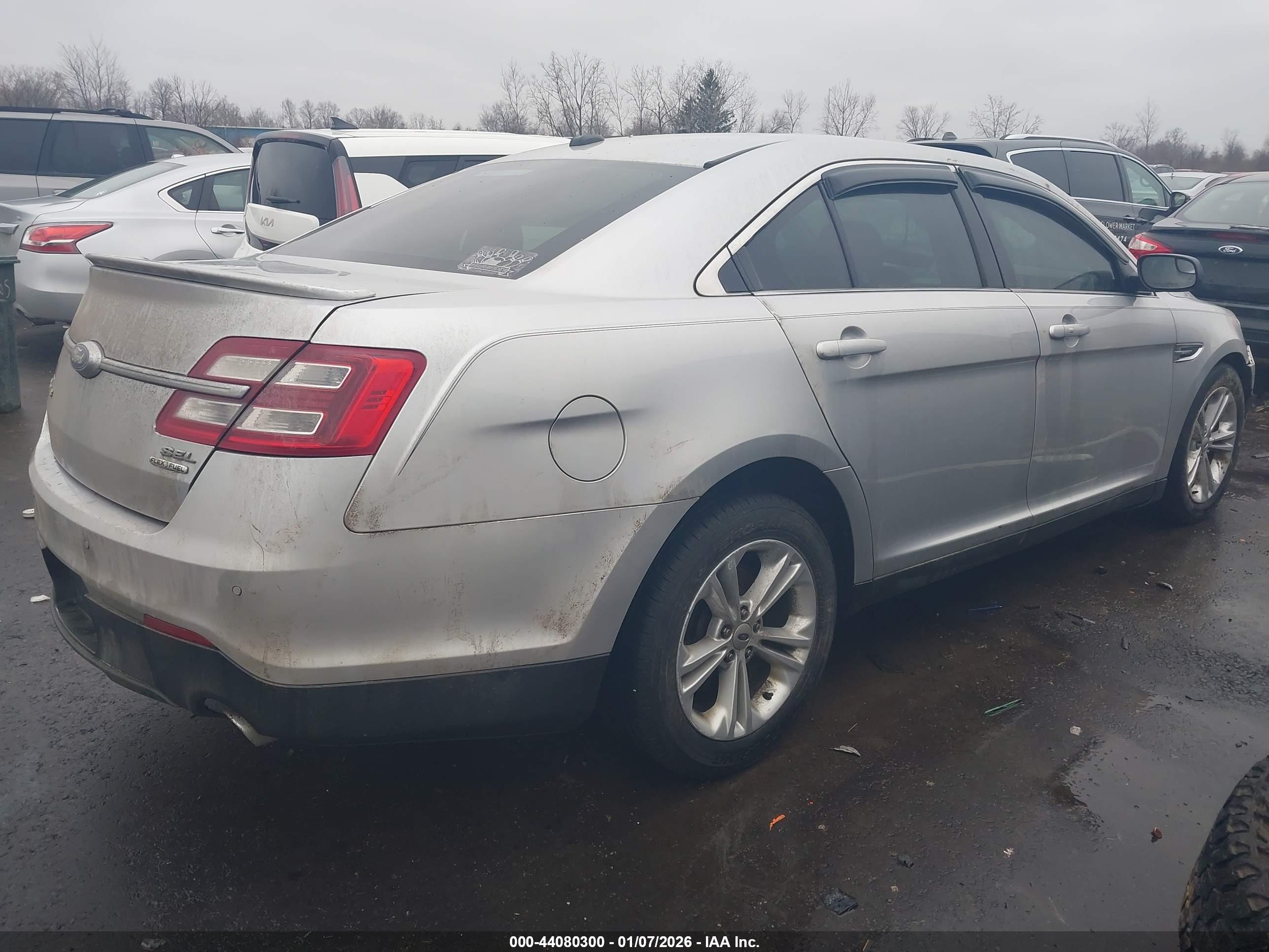 FORD TAURUS image 4