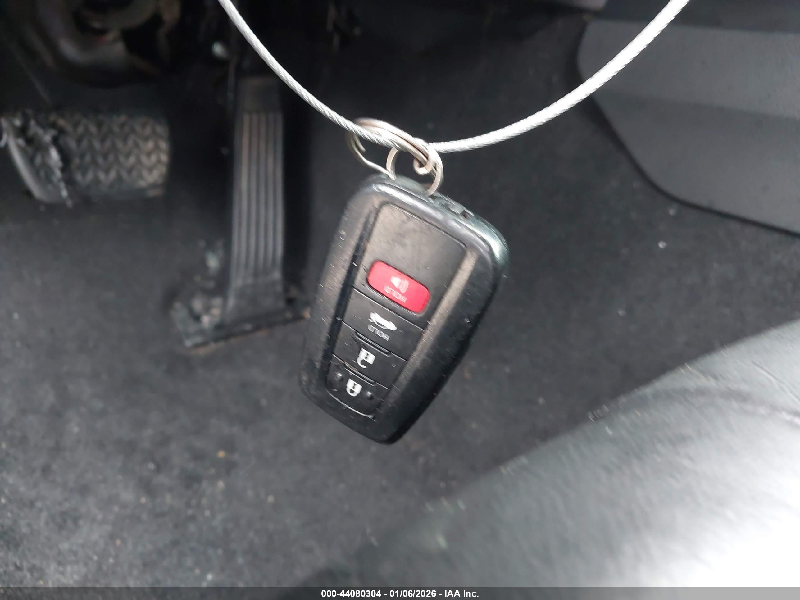 TOYOTA CAMRY image 11