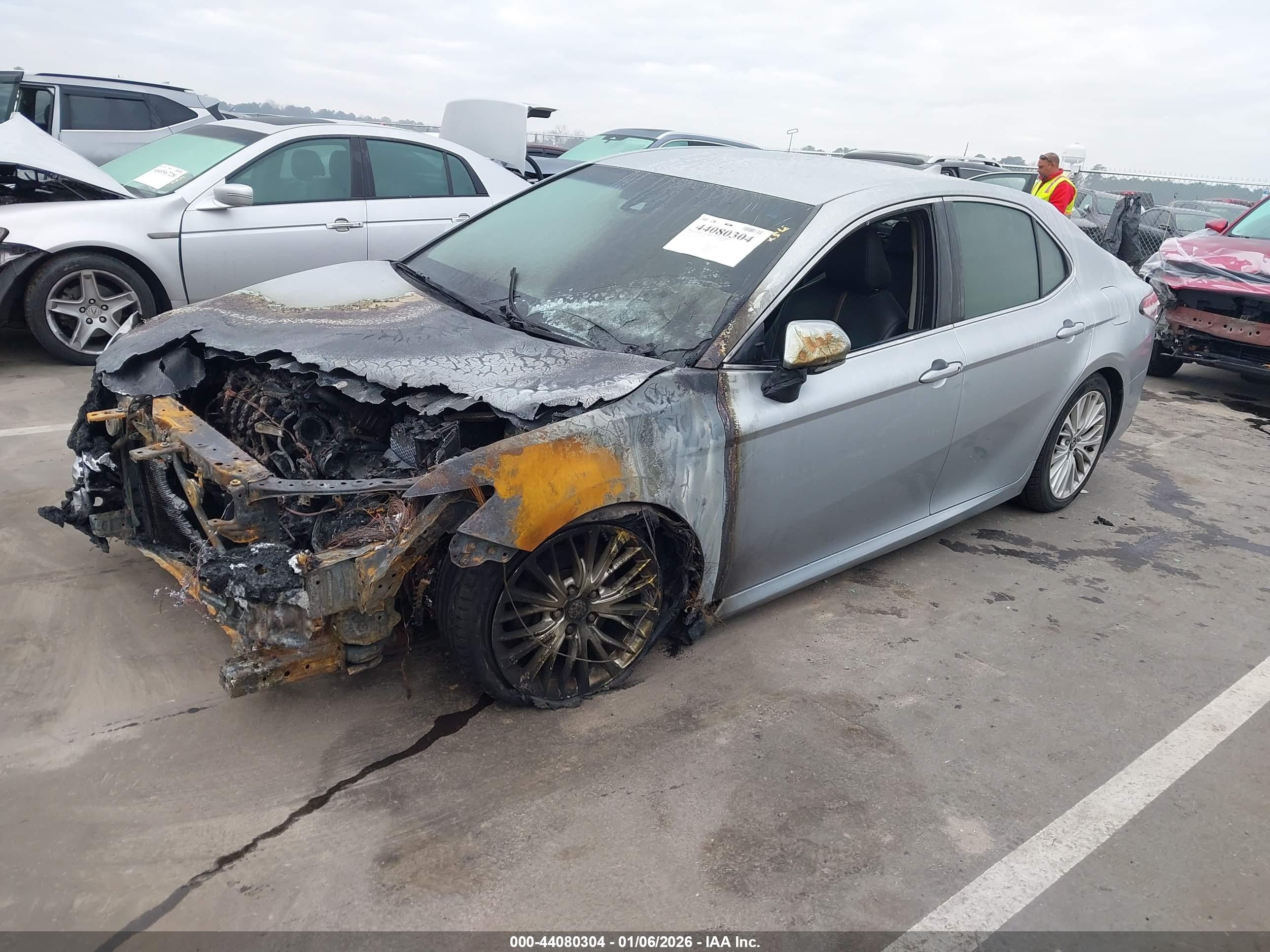 TOYOTA CAMRY image 2