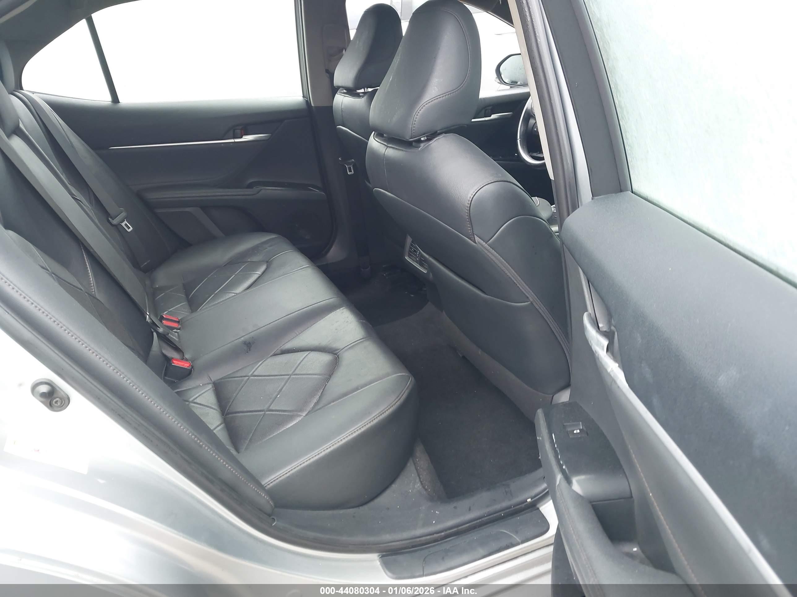 TOYOTA CAMRY image 8