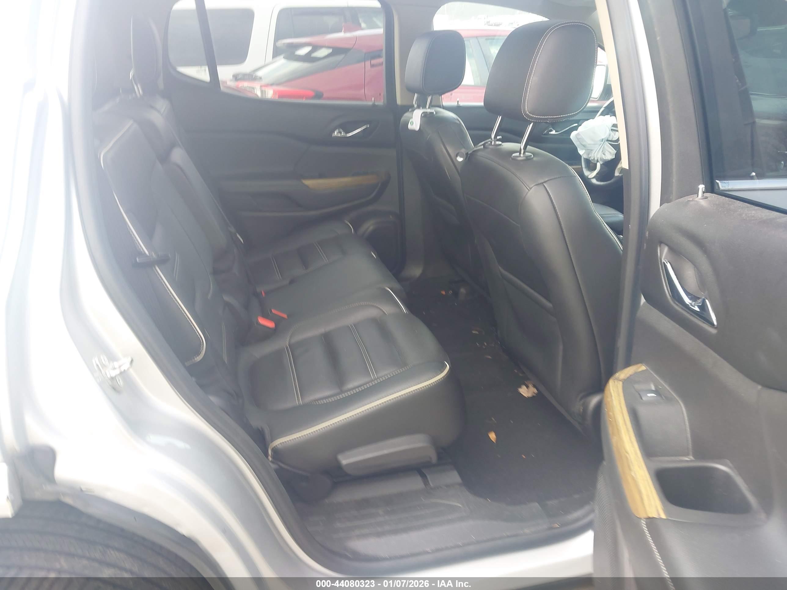 GMC ACADIA image 8