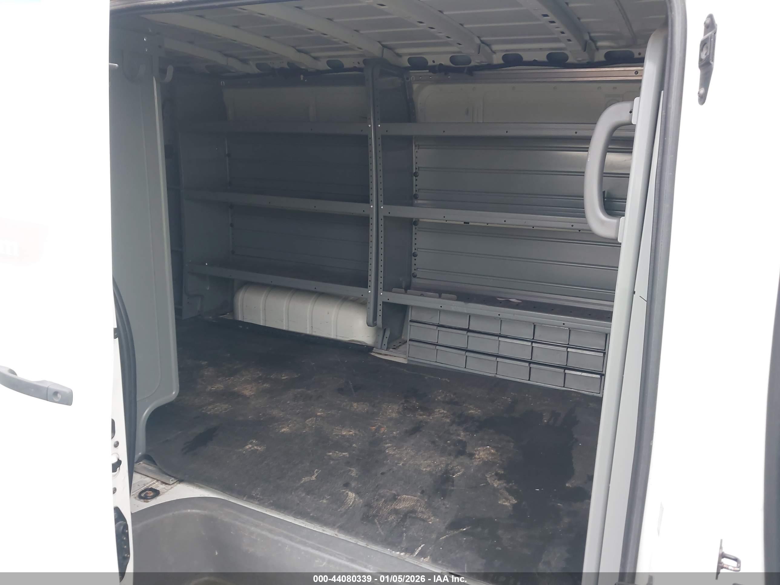 NISSAN NV image 8