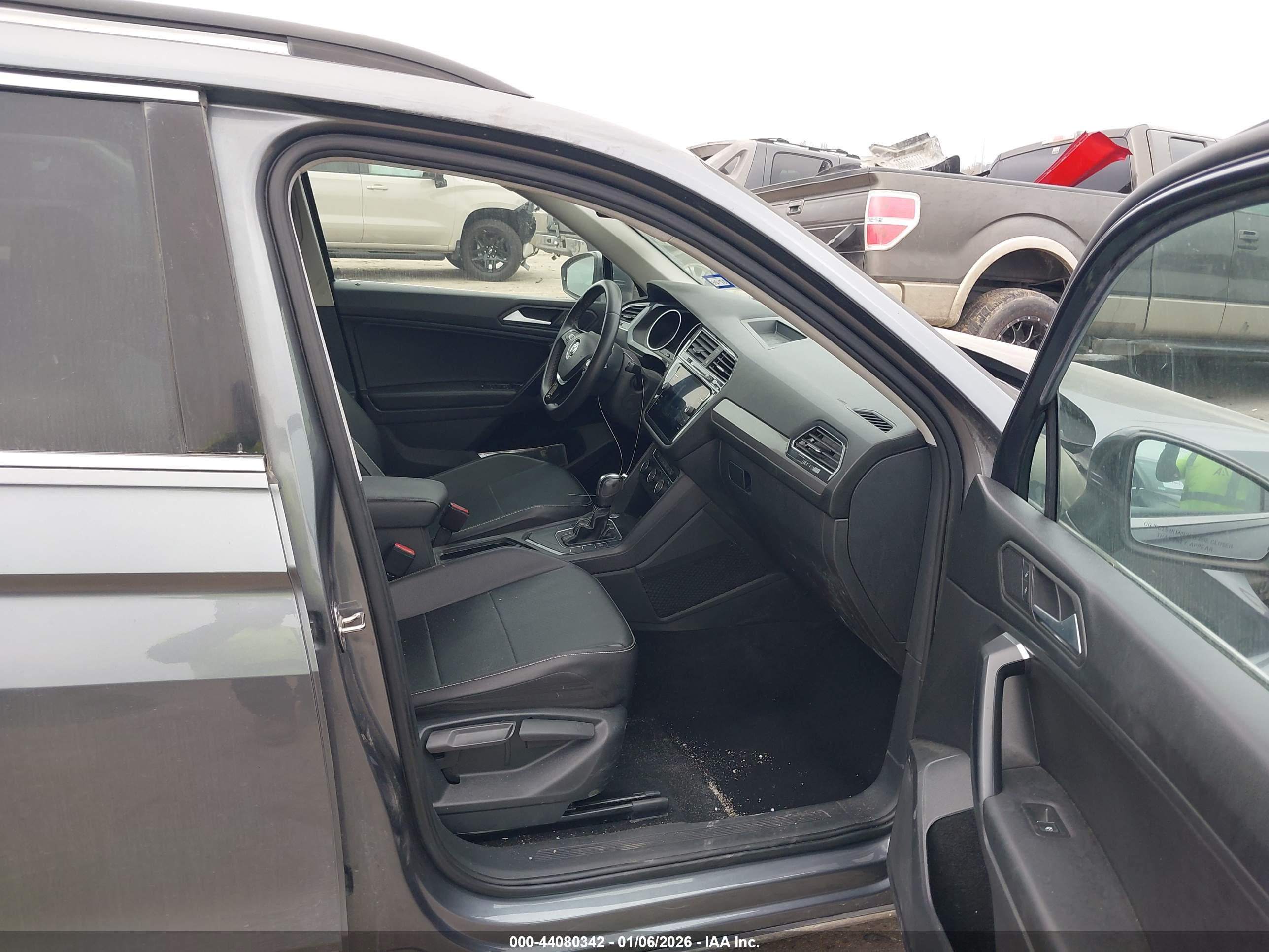 VOLKSWAGEN TIGUAN image 5