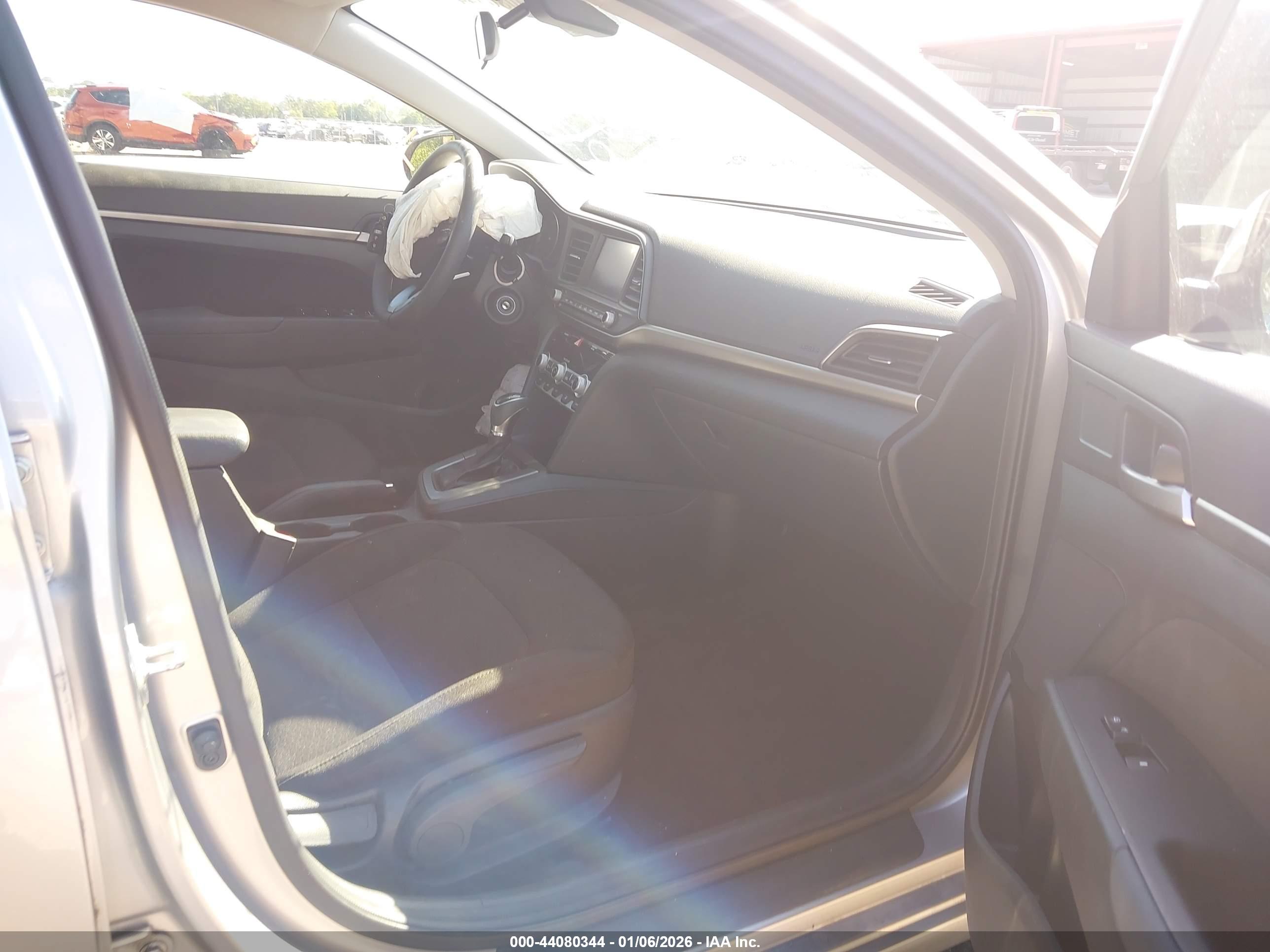 HYUNDAI ELANTRA image 5