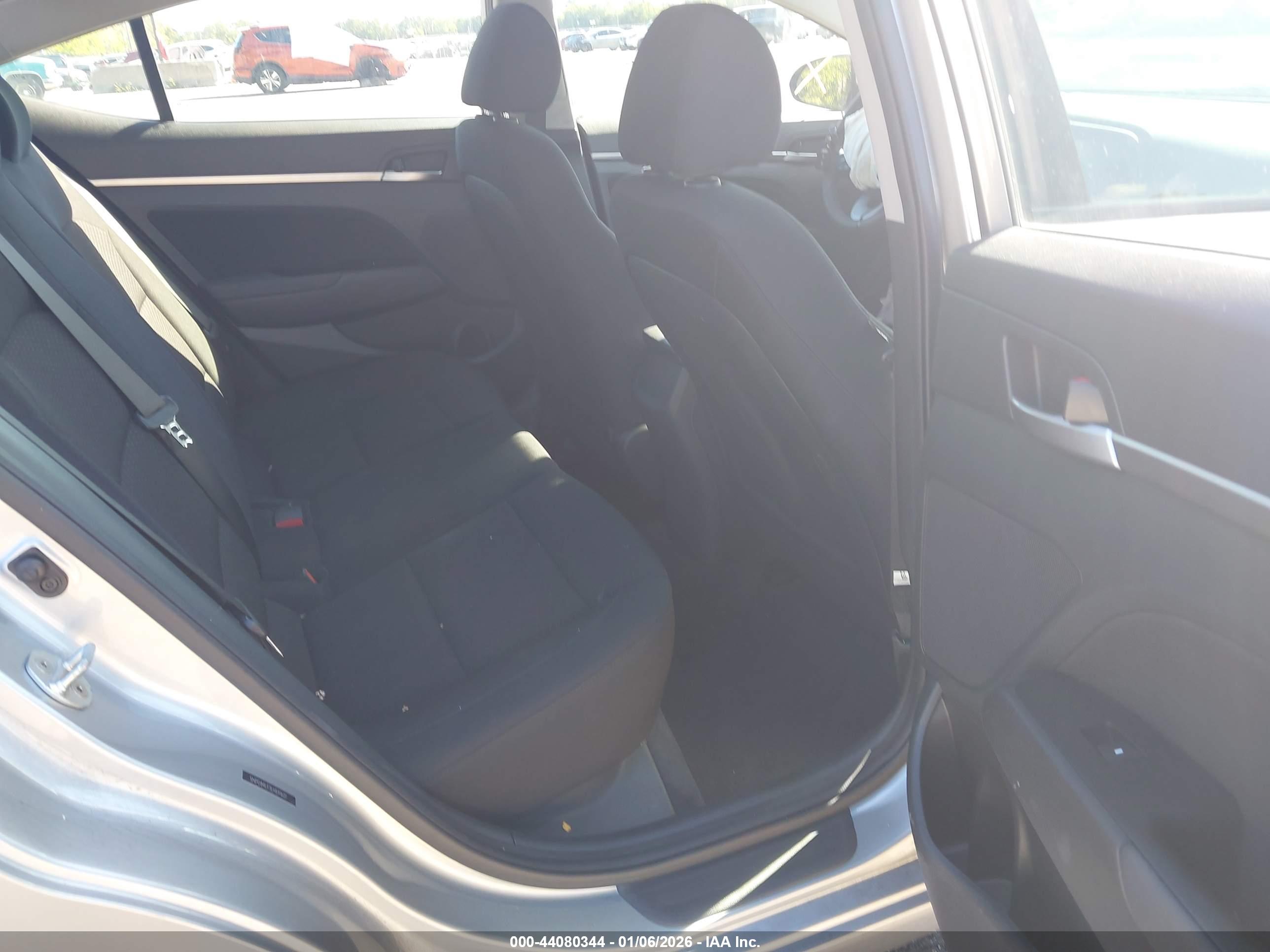 HYUNDAI ELANTRA image 8
