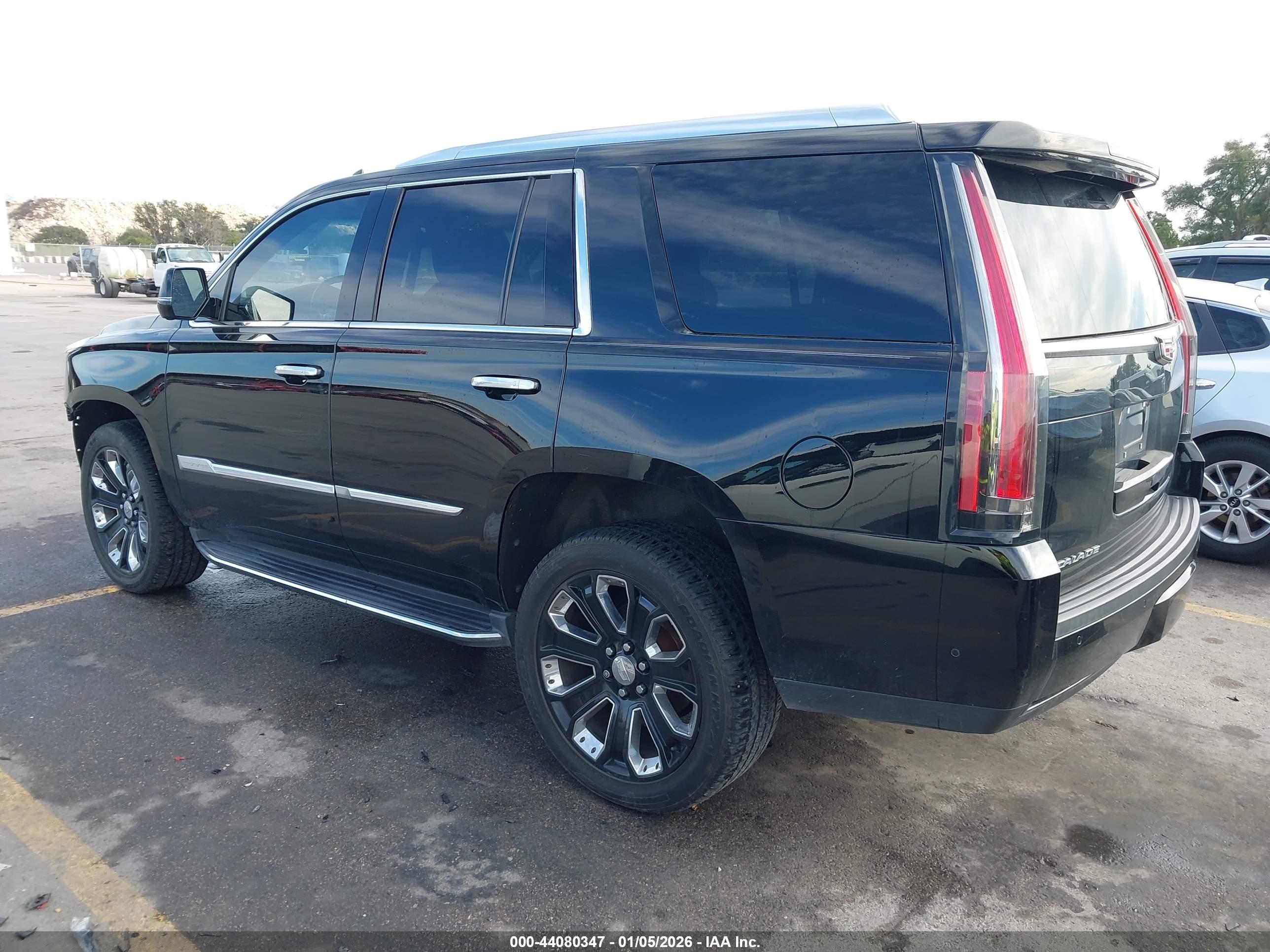 CADILLAC ESCALADE image 3
