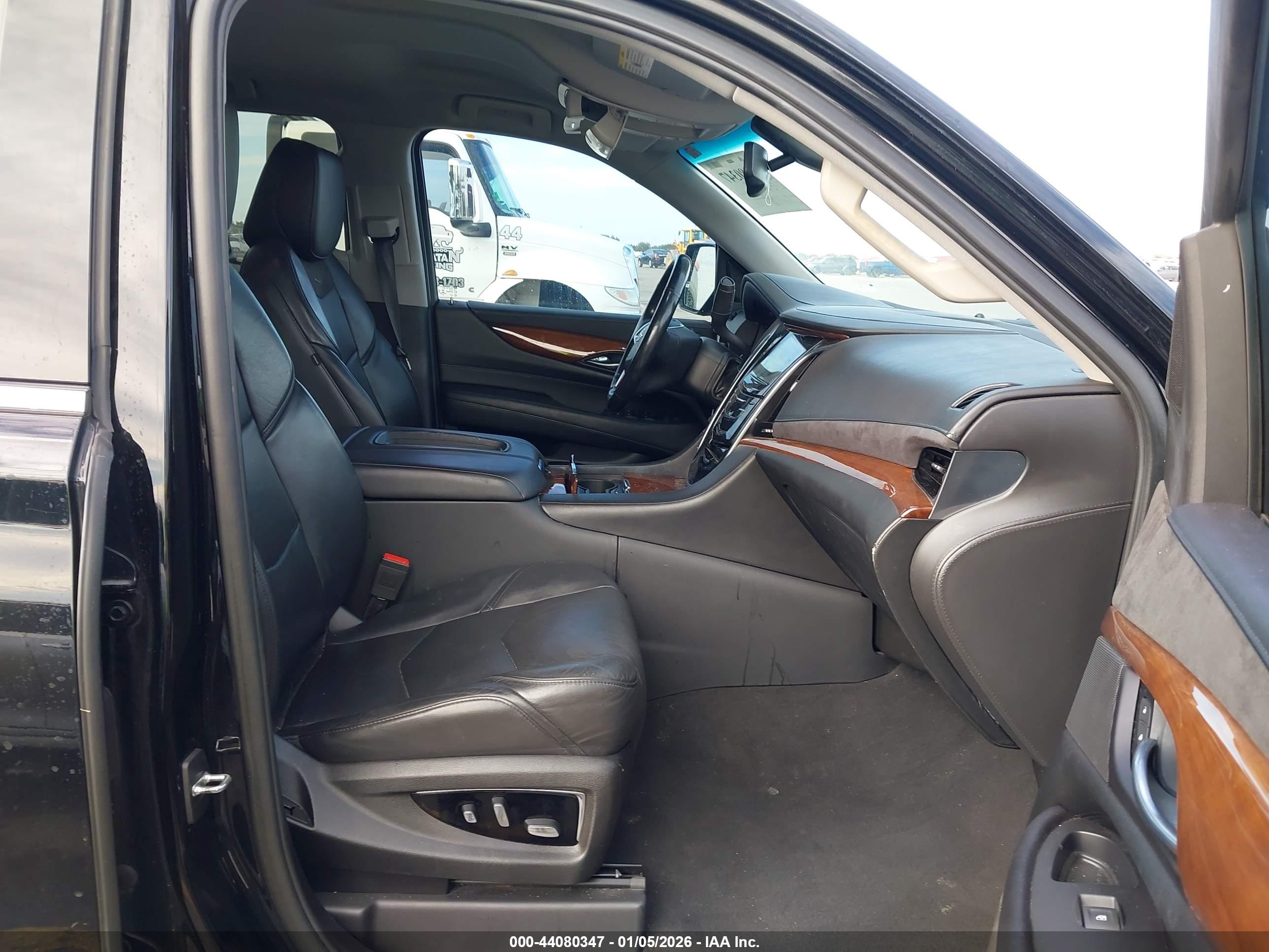 CADILLAC ESCALADE image 5