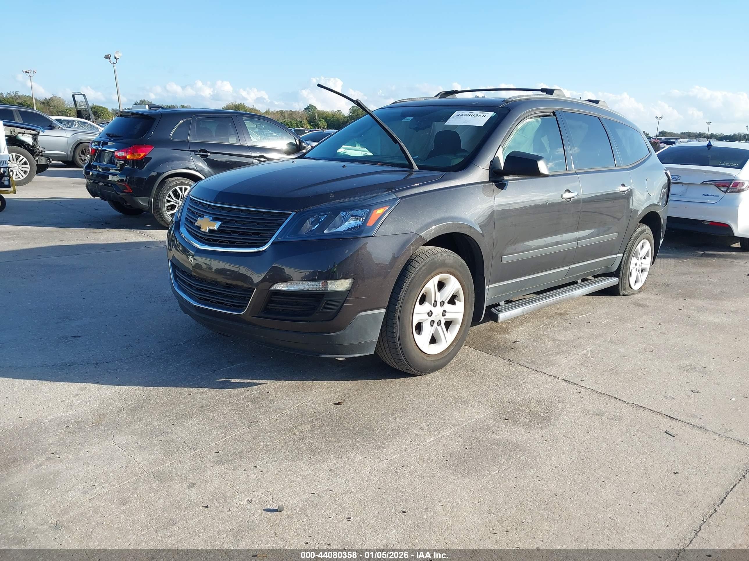 CHEVROLET TRAVERSE image 2