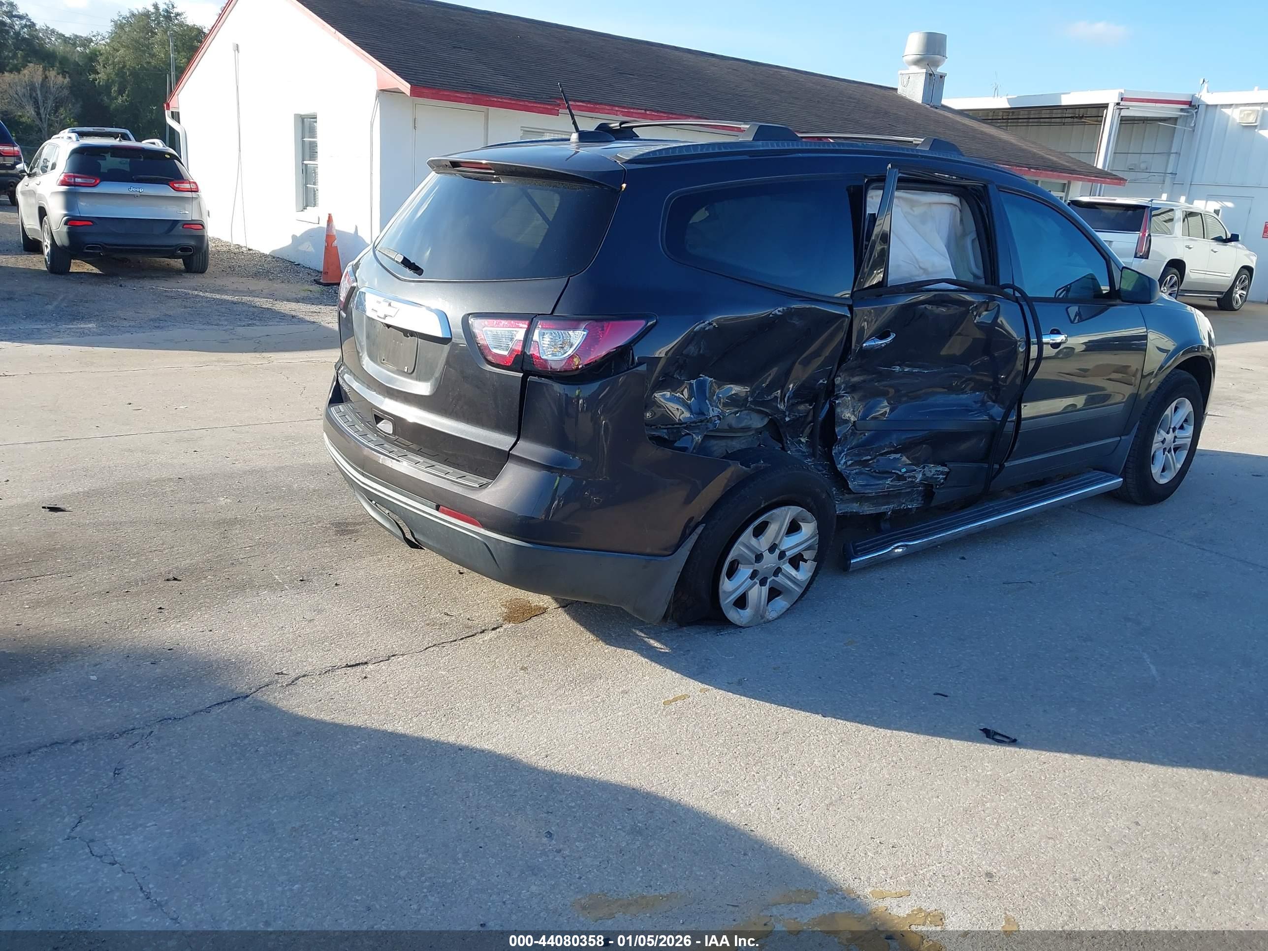 CHEVROLET TRAVERSE image 4