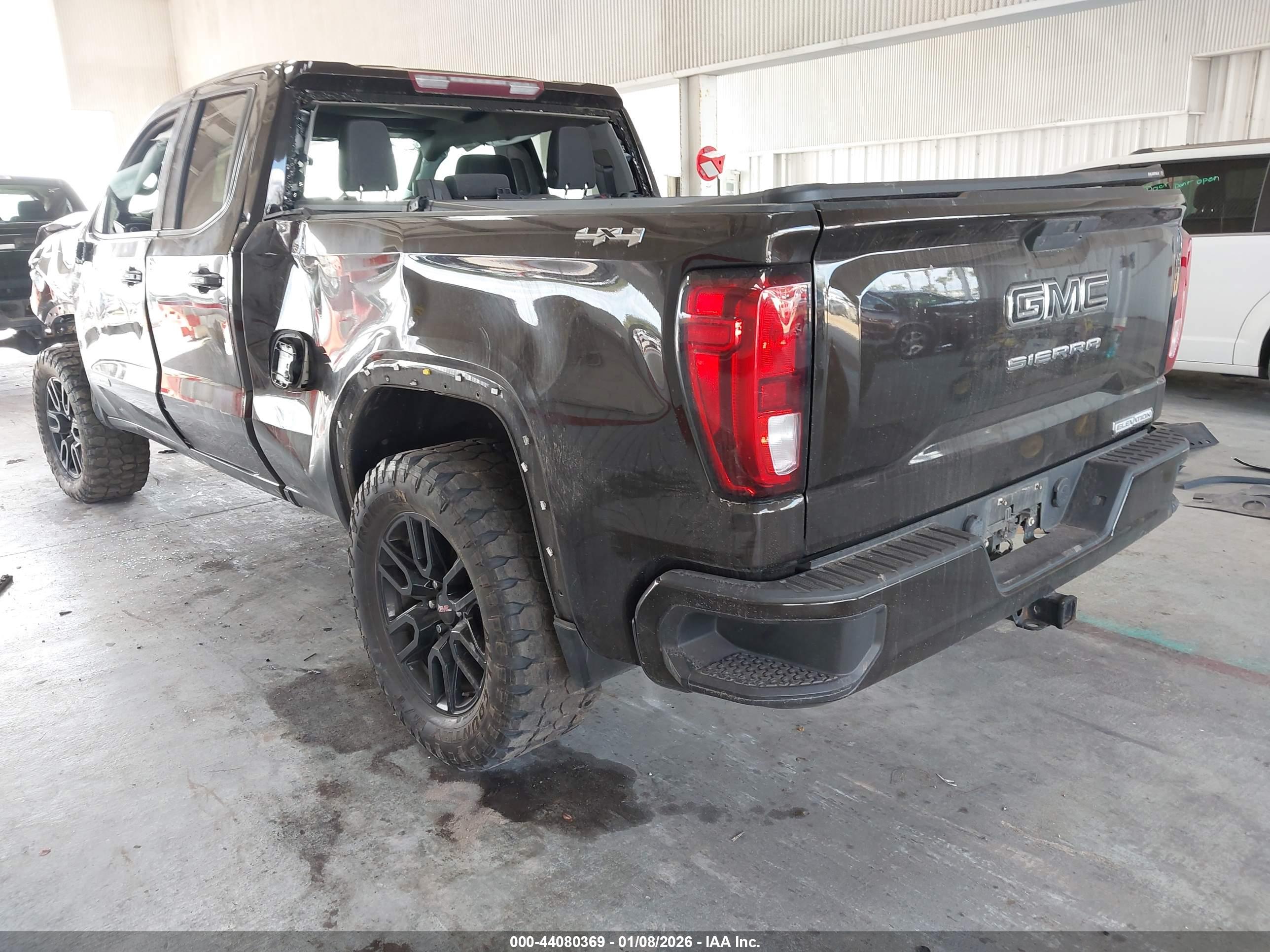 GMC SIERRA image 3