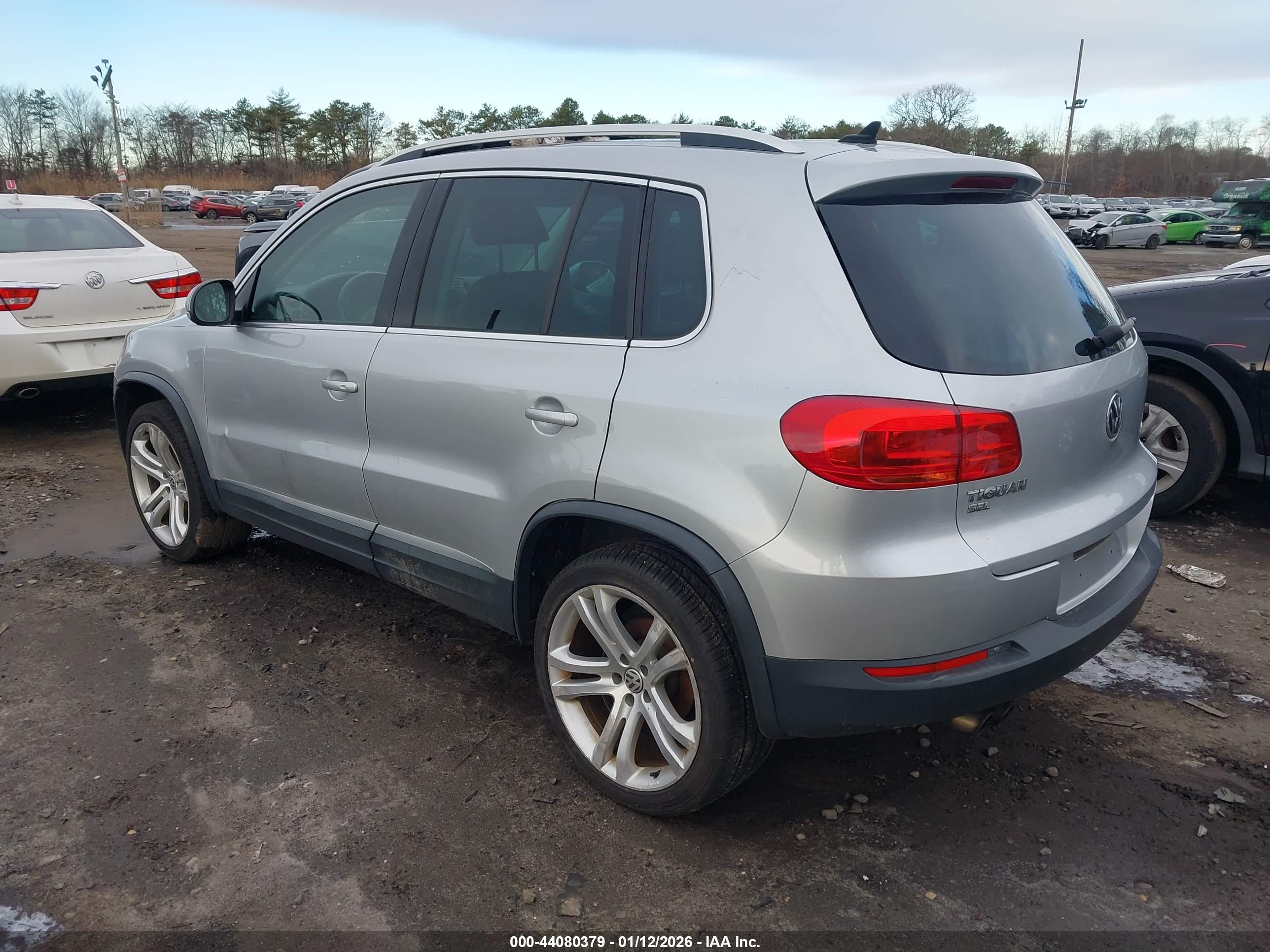 VOLKSWAGEN TIGUAN image 3