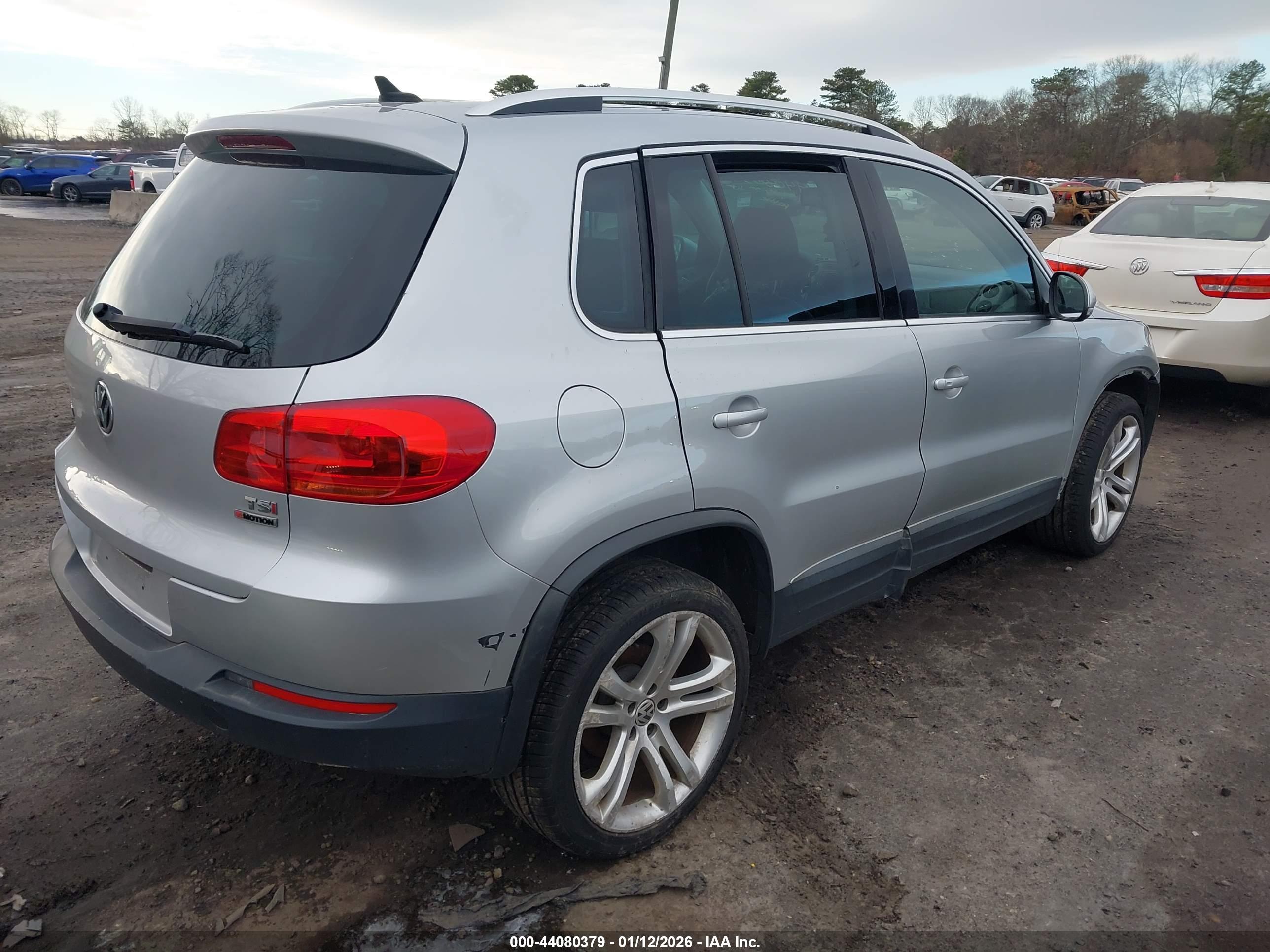 VOLKSWAGEN TIGUAN image 4