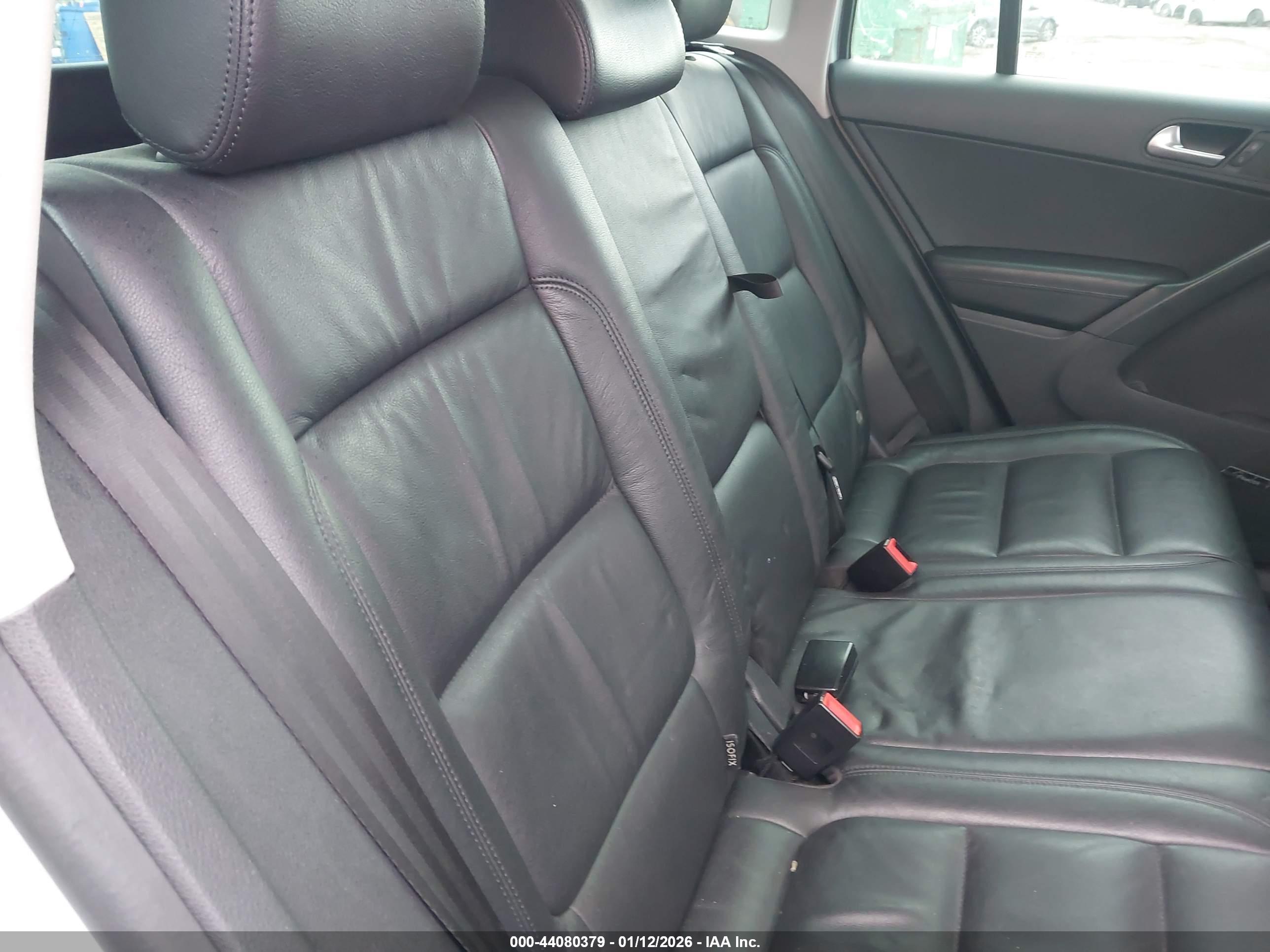 VOLKSWAGEN TIGUAN image 8