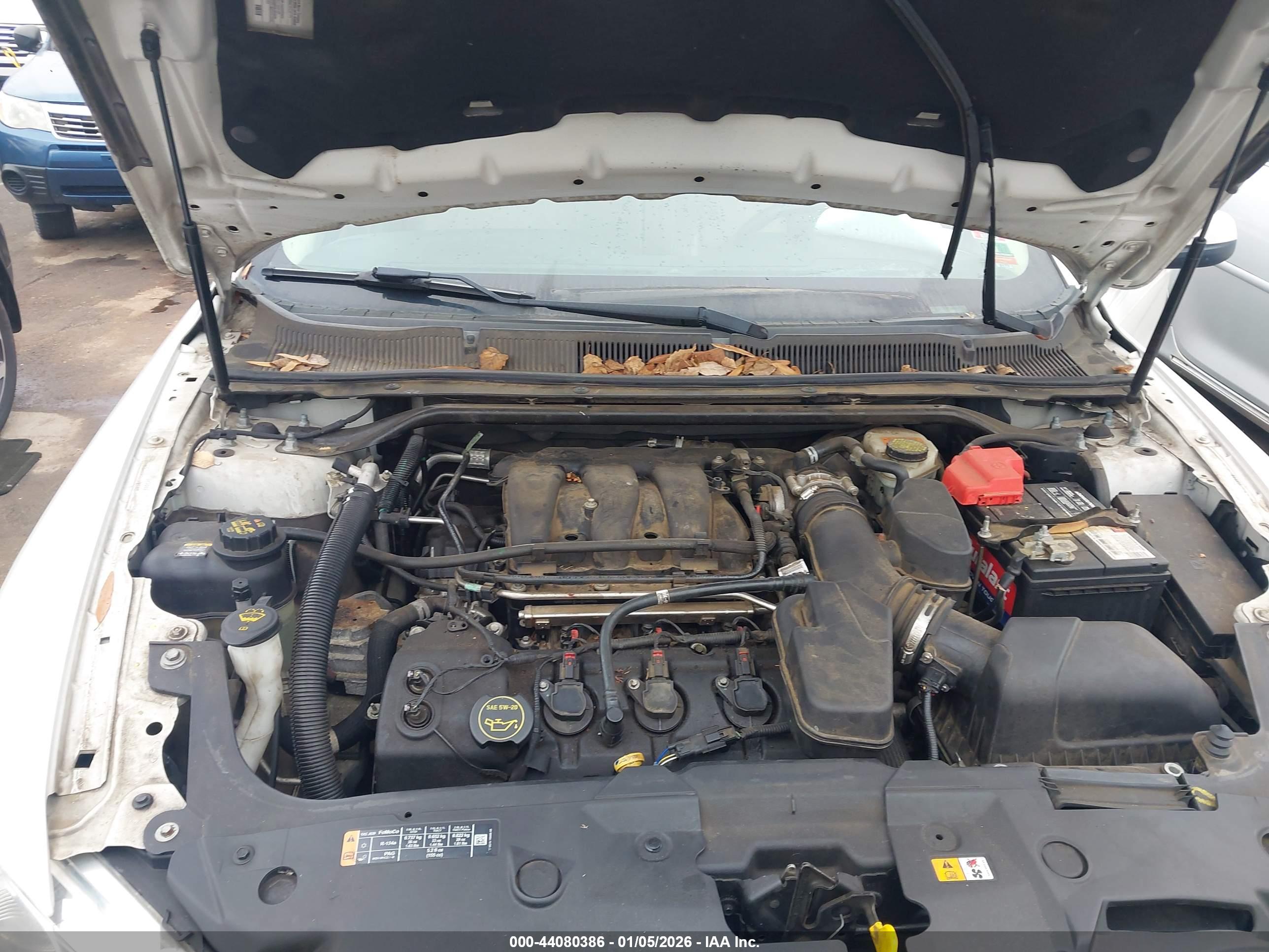 FORD TAURUS image 10
