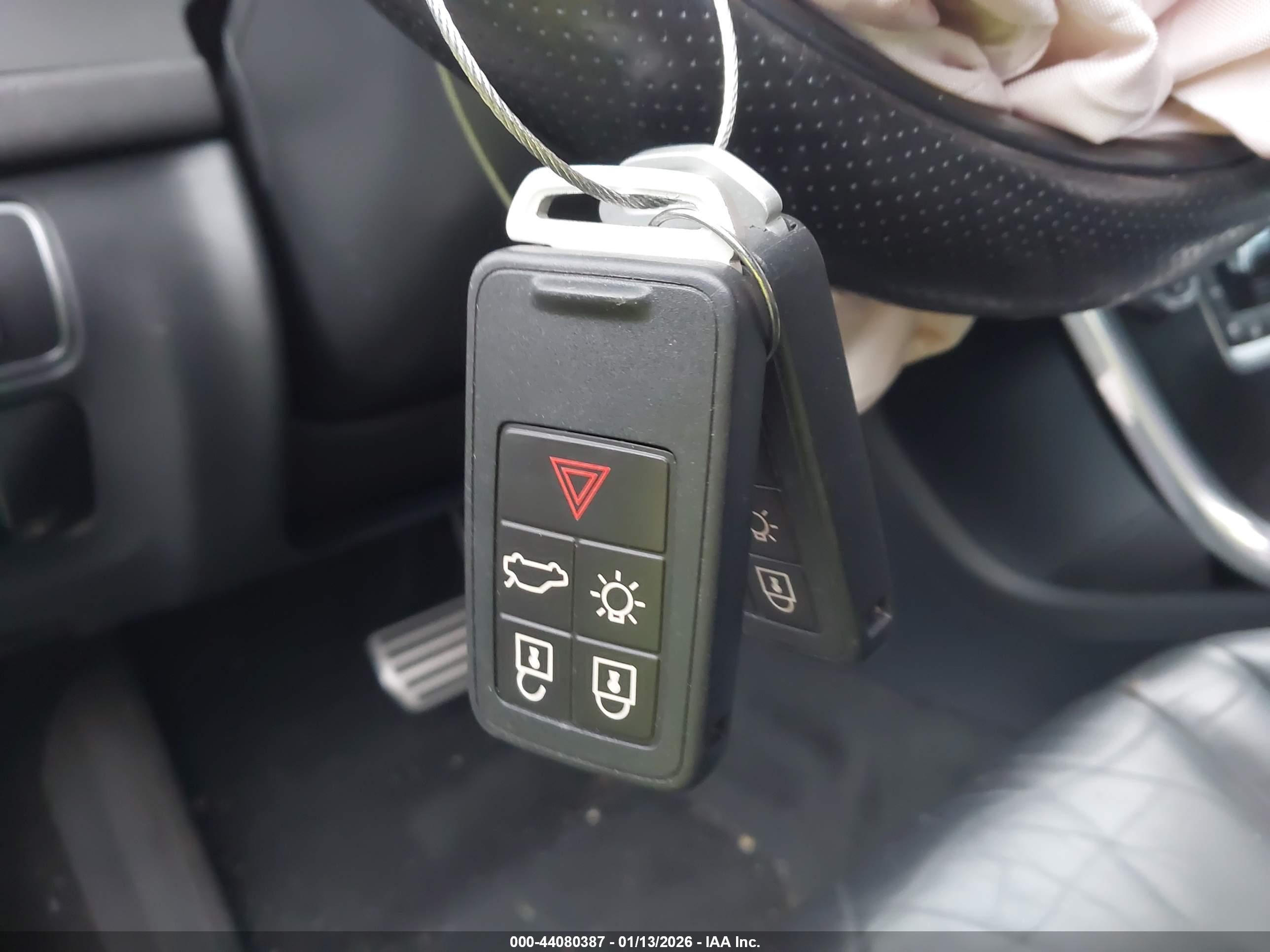 VOLVO XC60 image 11