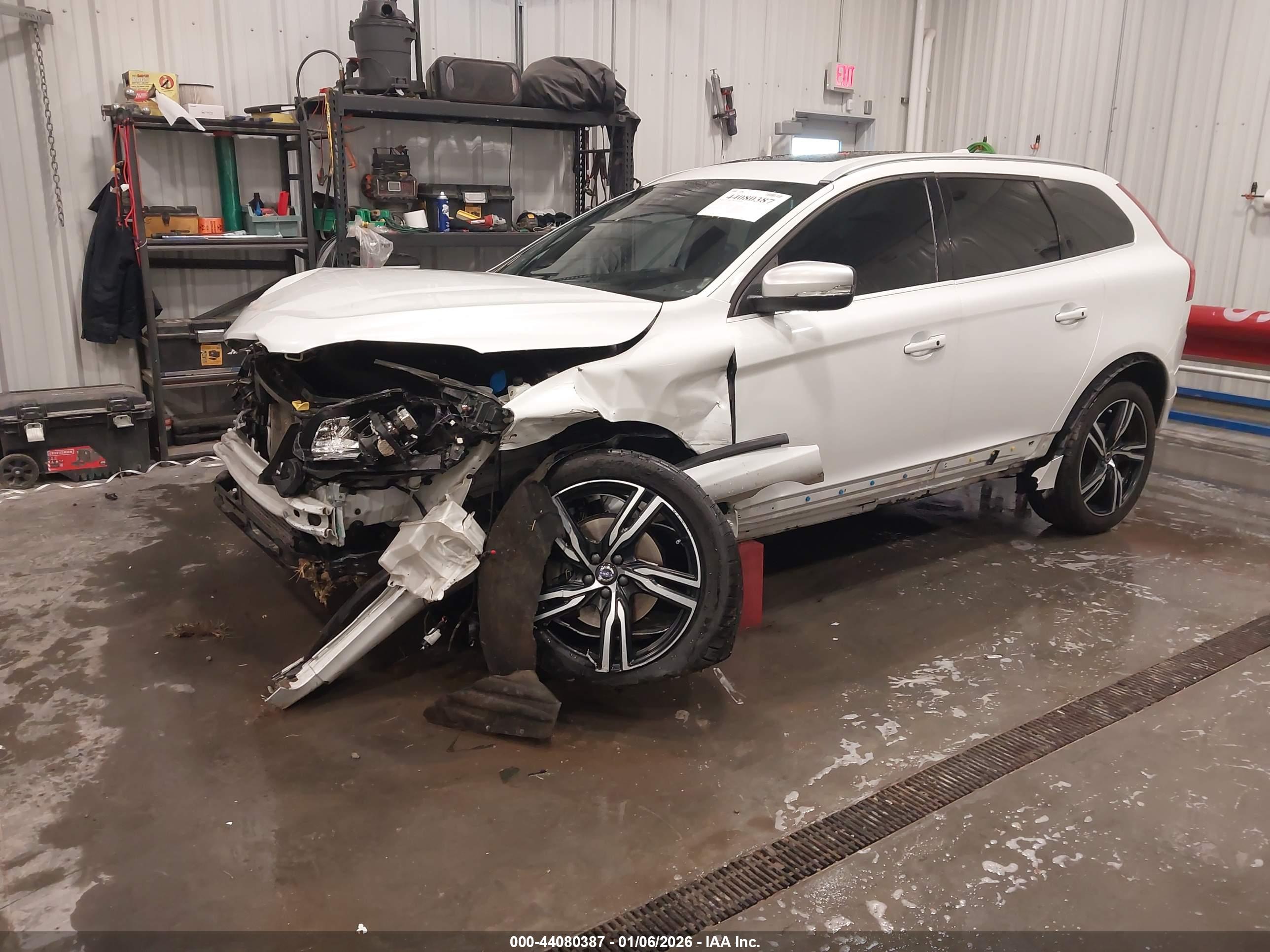 VOLVO XC60 image 2