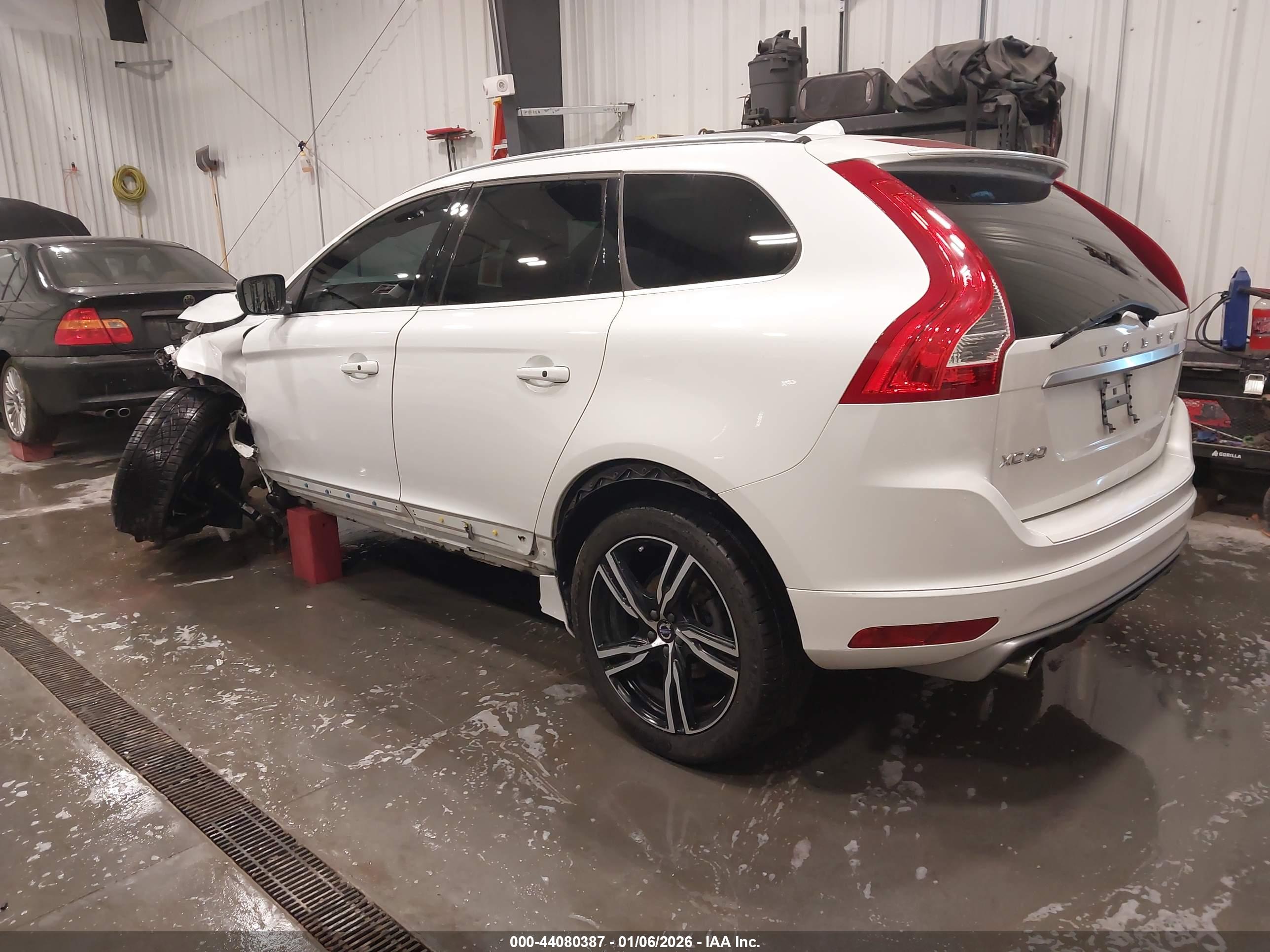 VOLVO XC60 image 3
