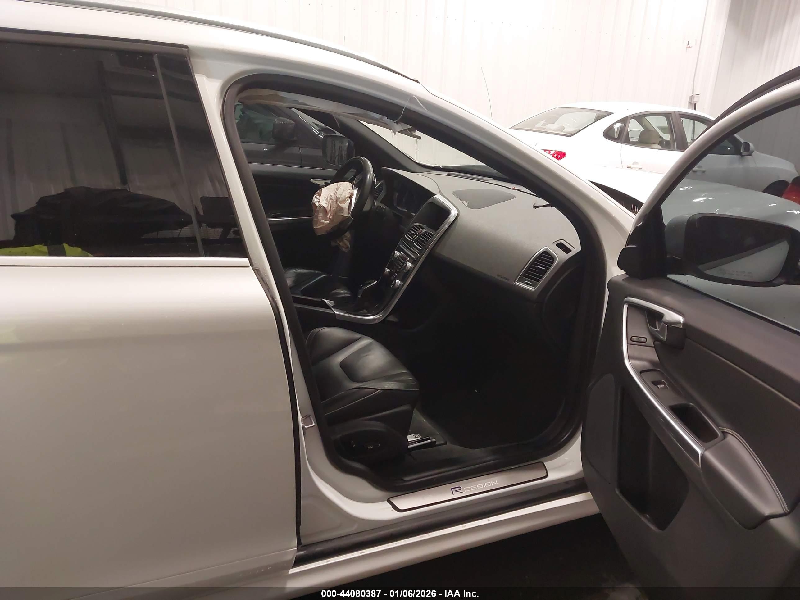 VOLVO XC60 image 5