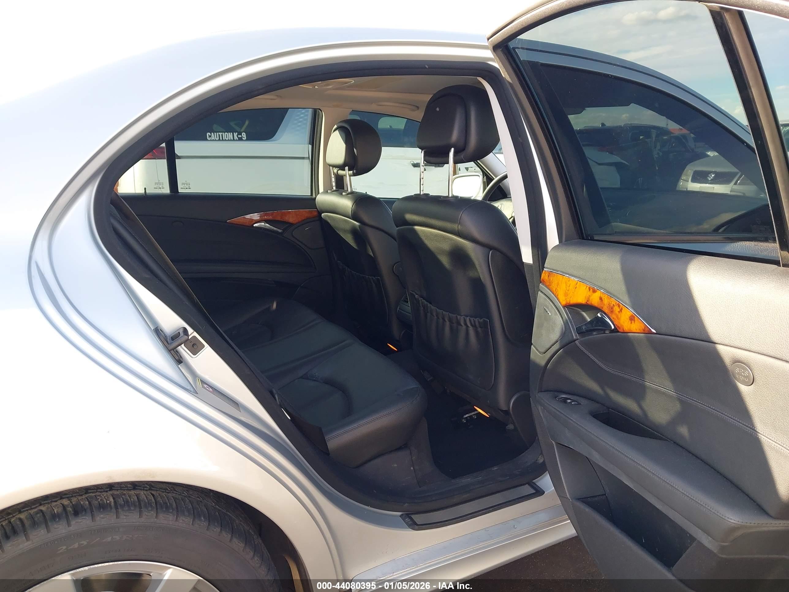 MERCEDES-BENZ E image 8