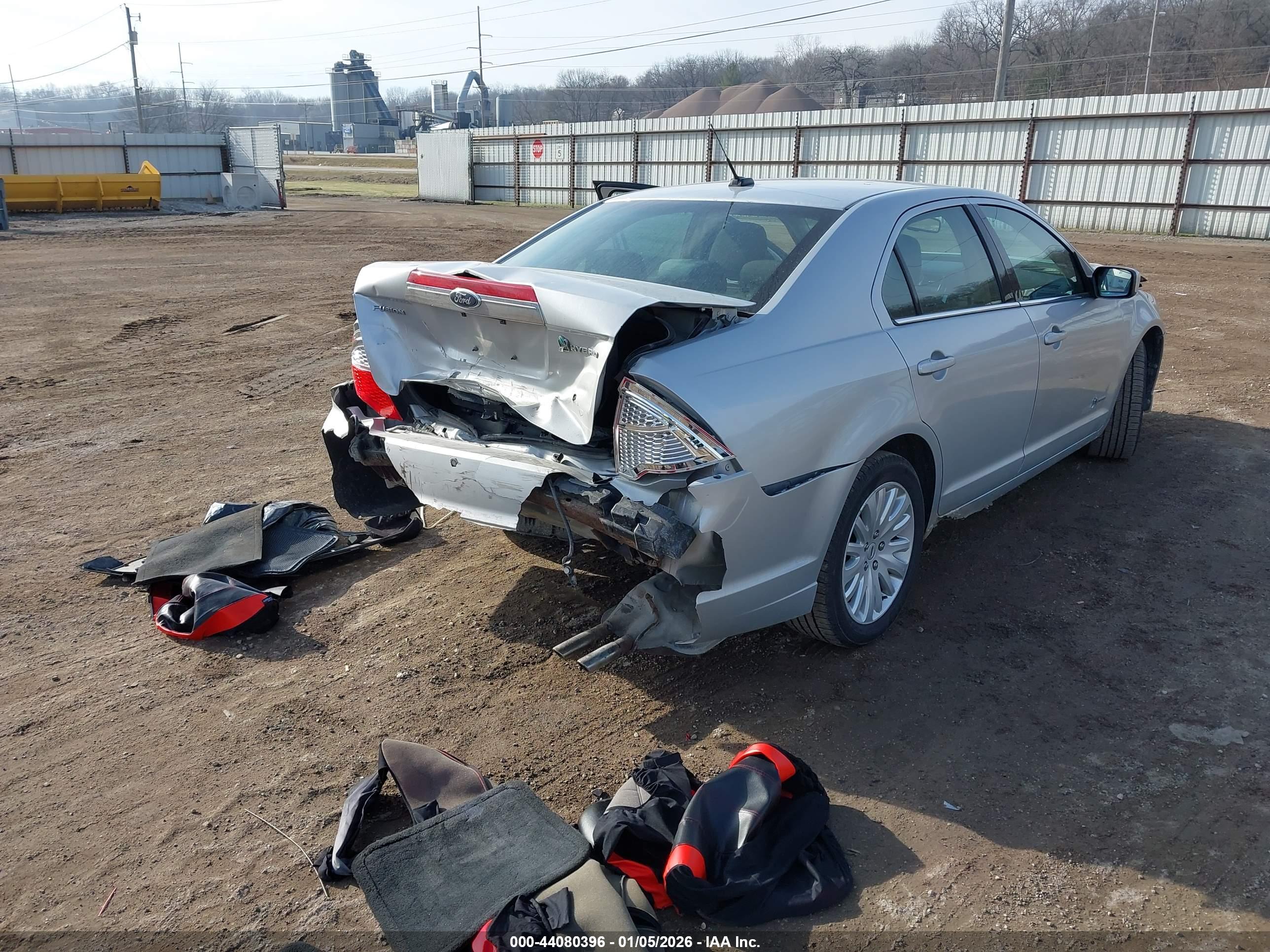 FORD FUSION image 4