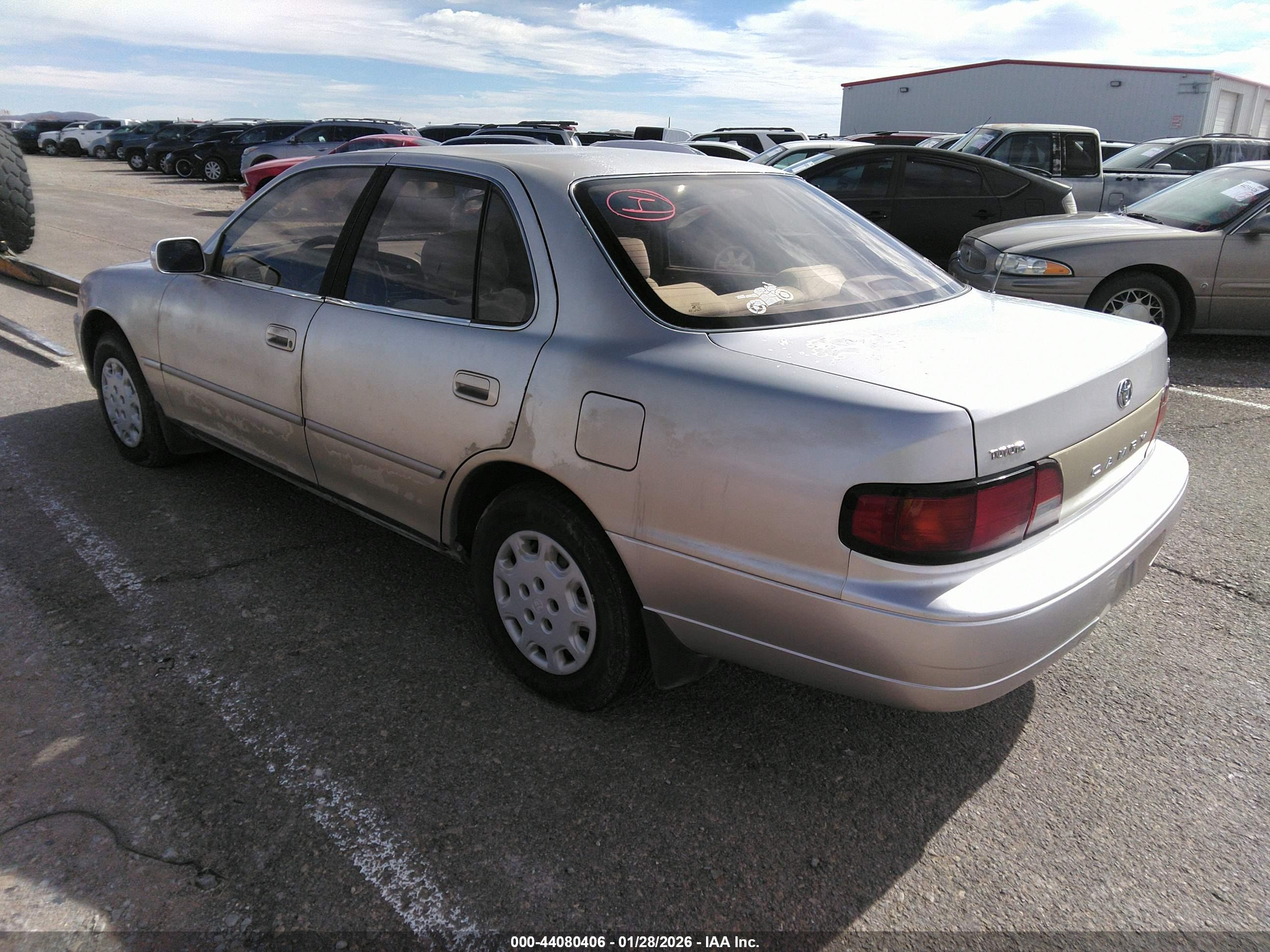 TOYOTA CAMRY image 3
