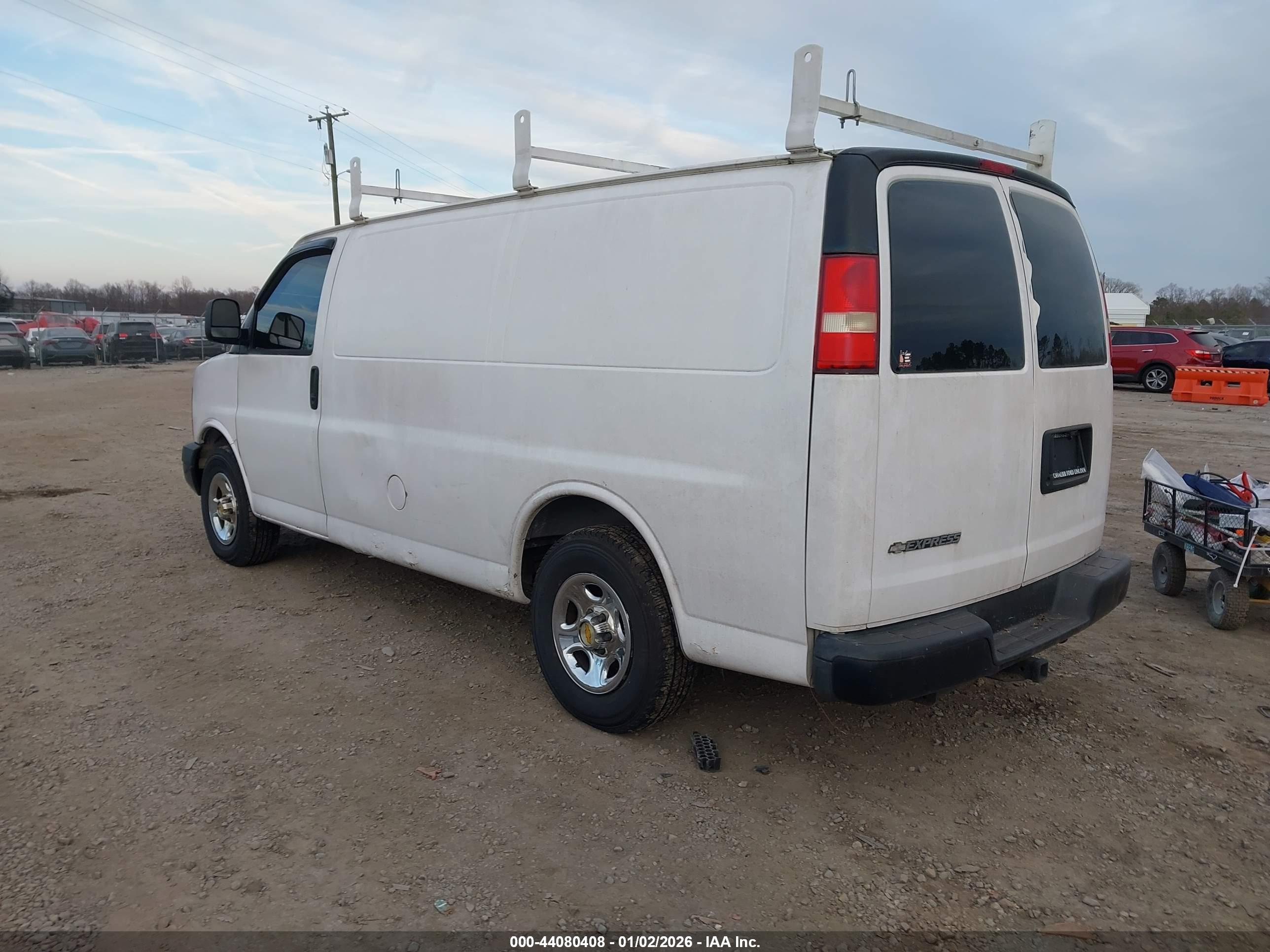CHEVROLET EXPRESS image 3