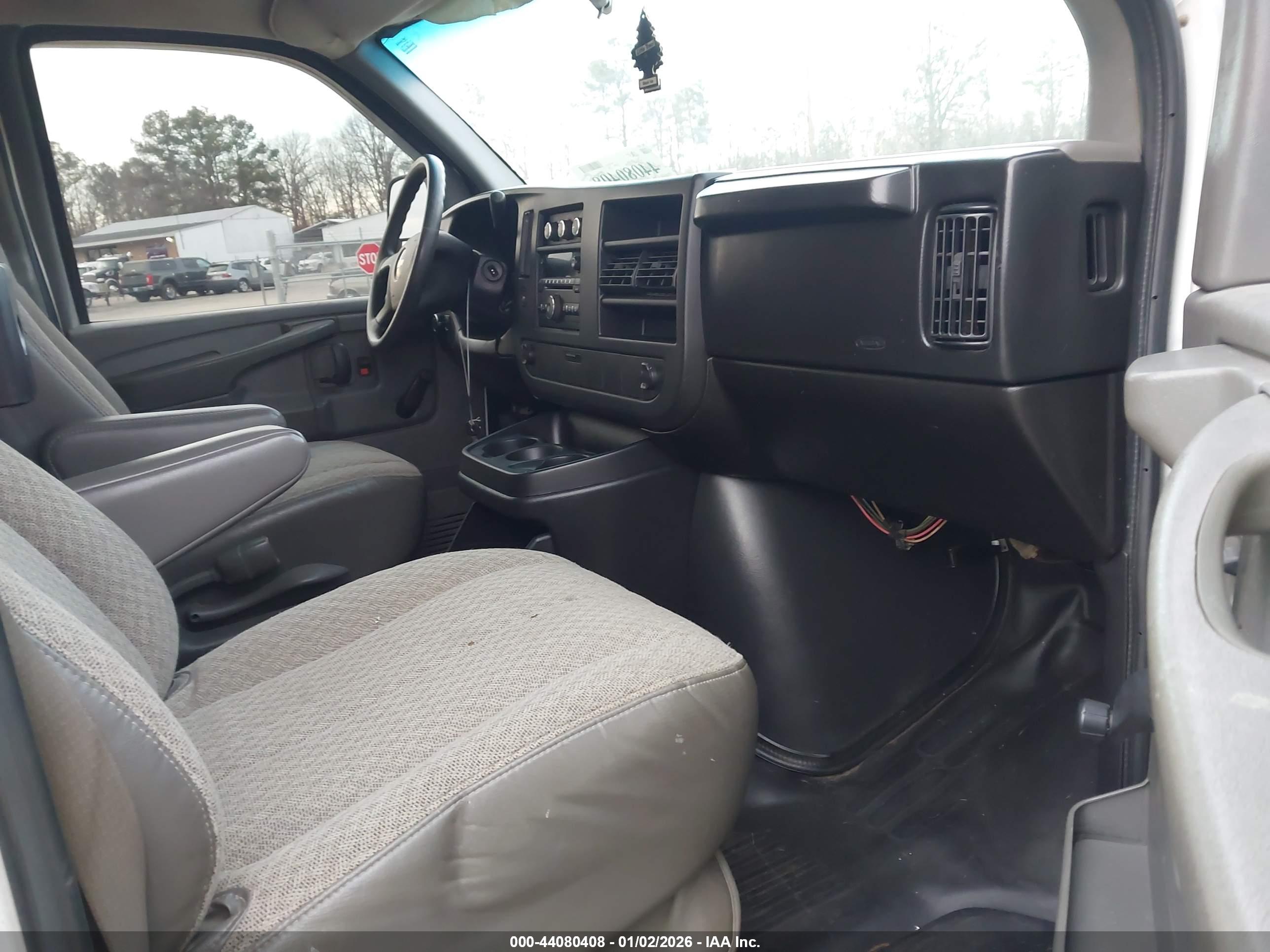 CHEVROLET EXPRESS image 5