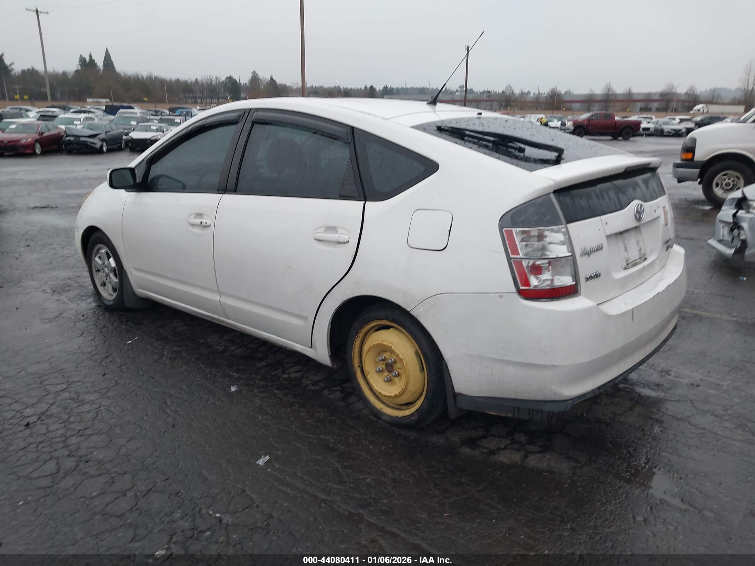 TOYOTA PRIUS image 3