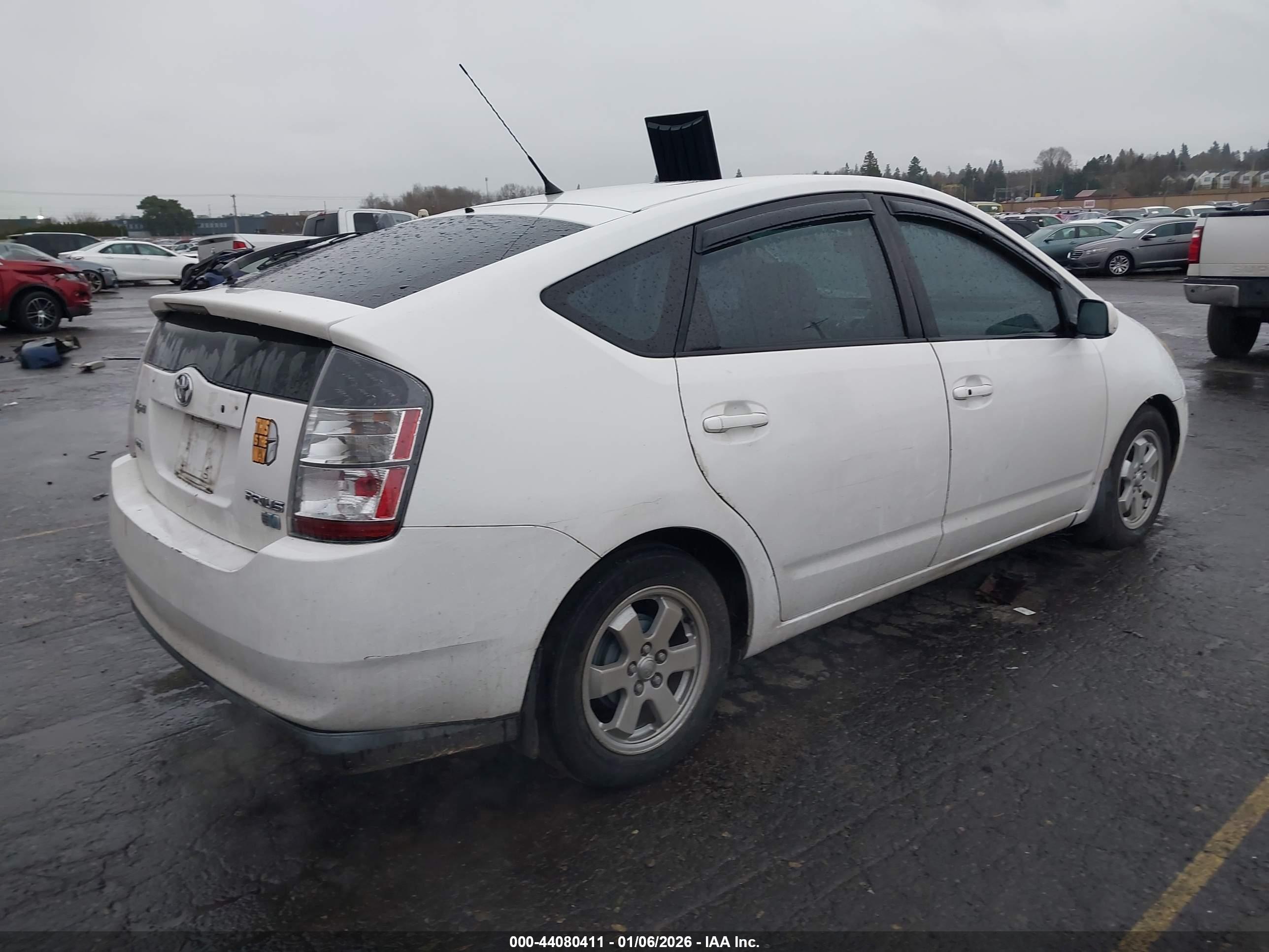 TOYOTA PRIUS image 4