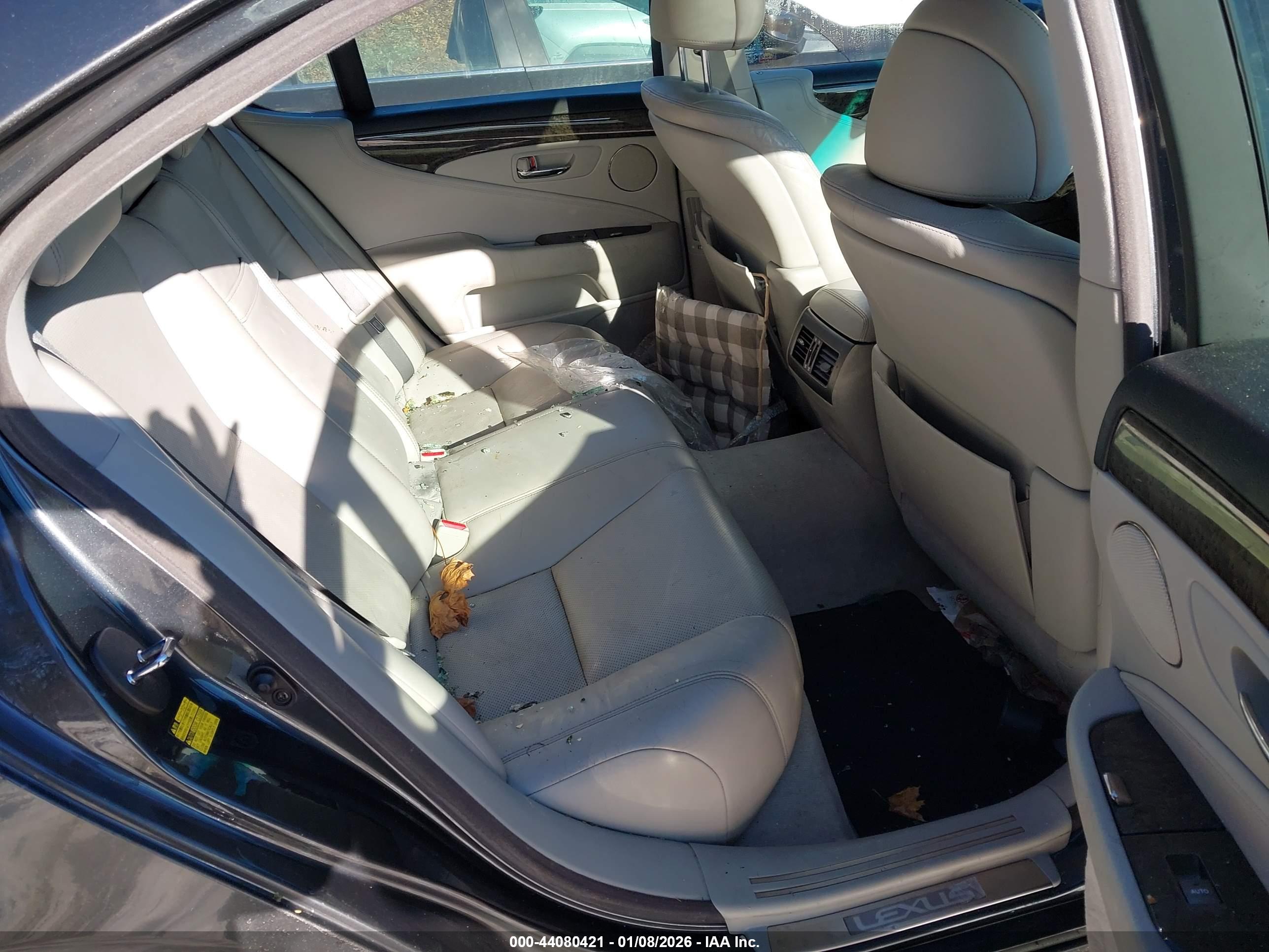 LEXUS LS image 8
