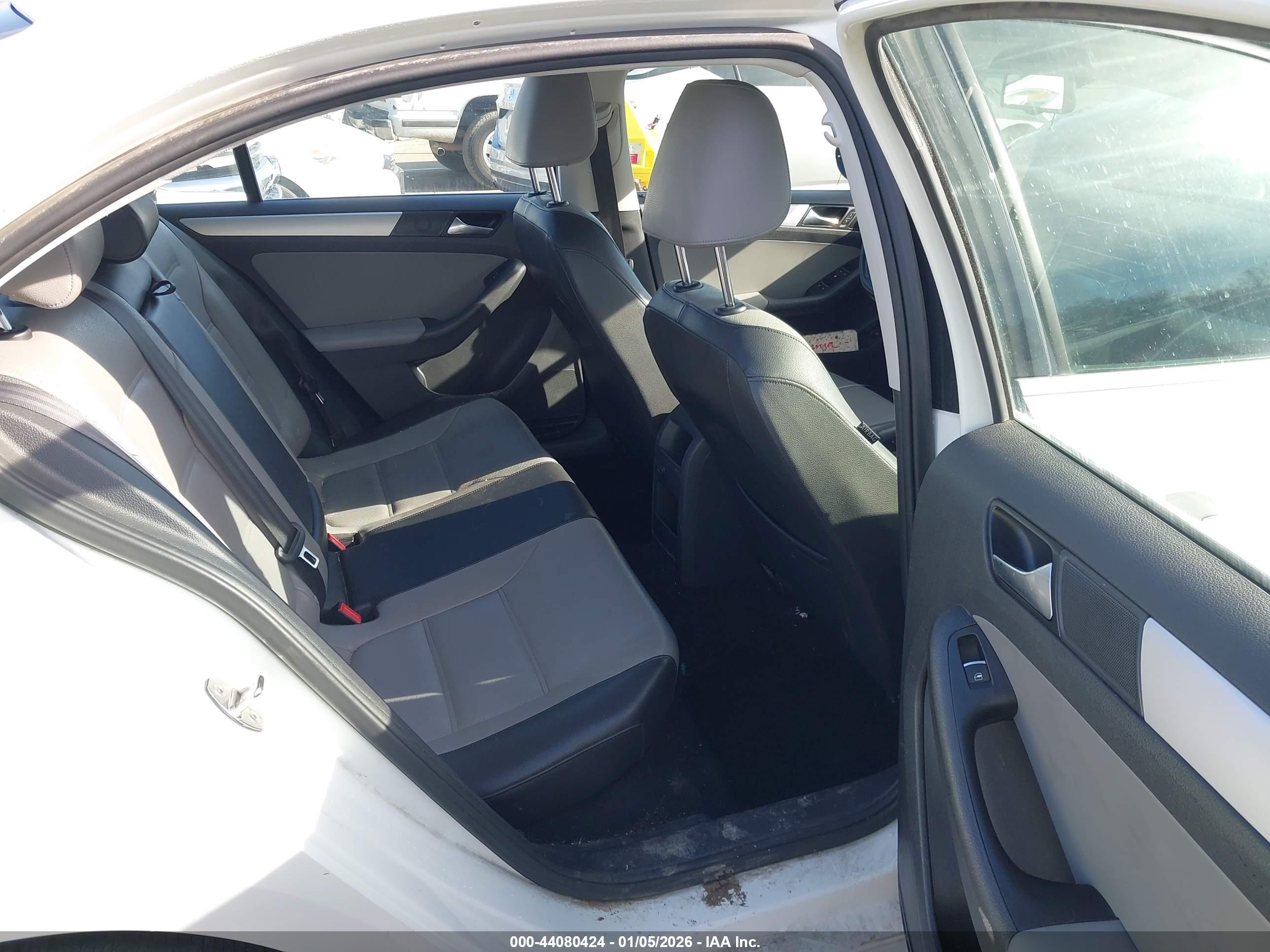 VOLKSWAGEN JETTA image 8
