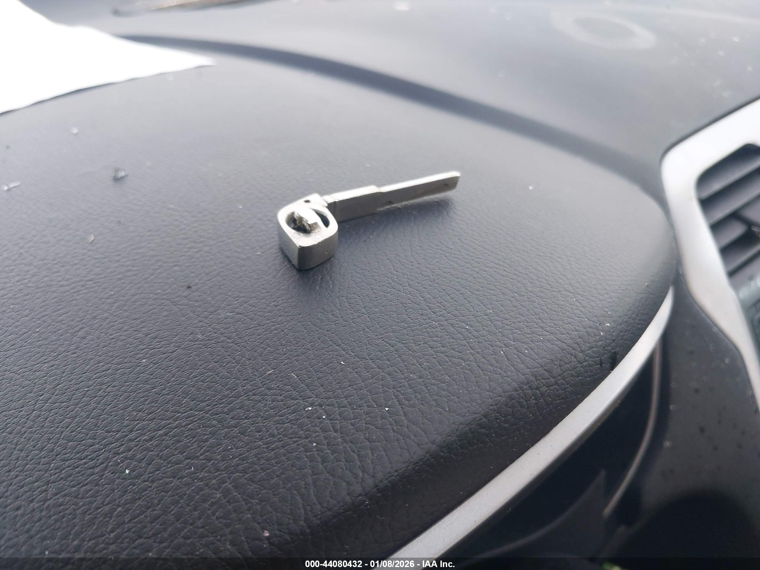 FORD FUSION image 11