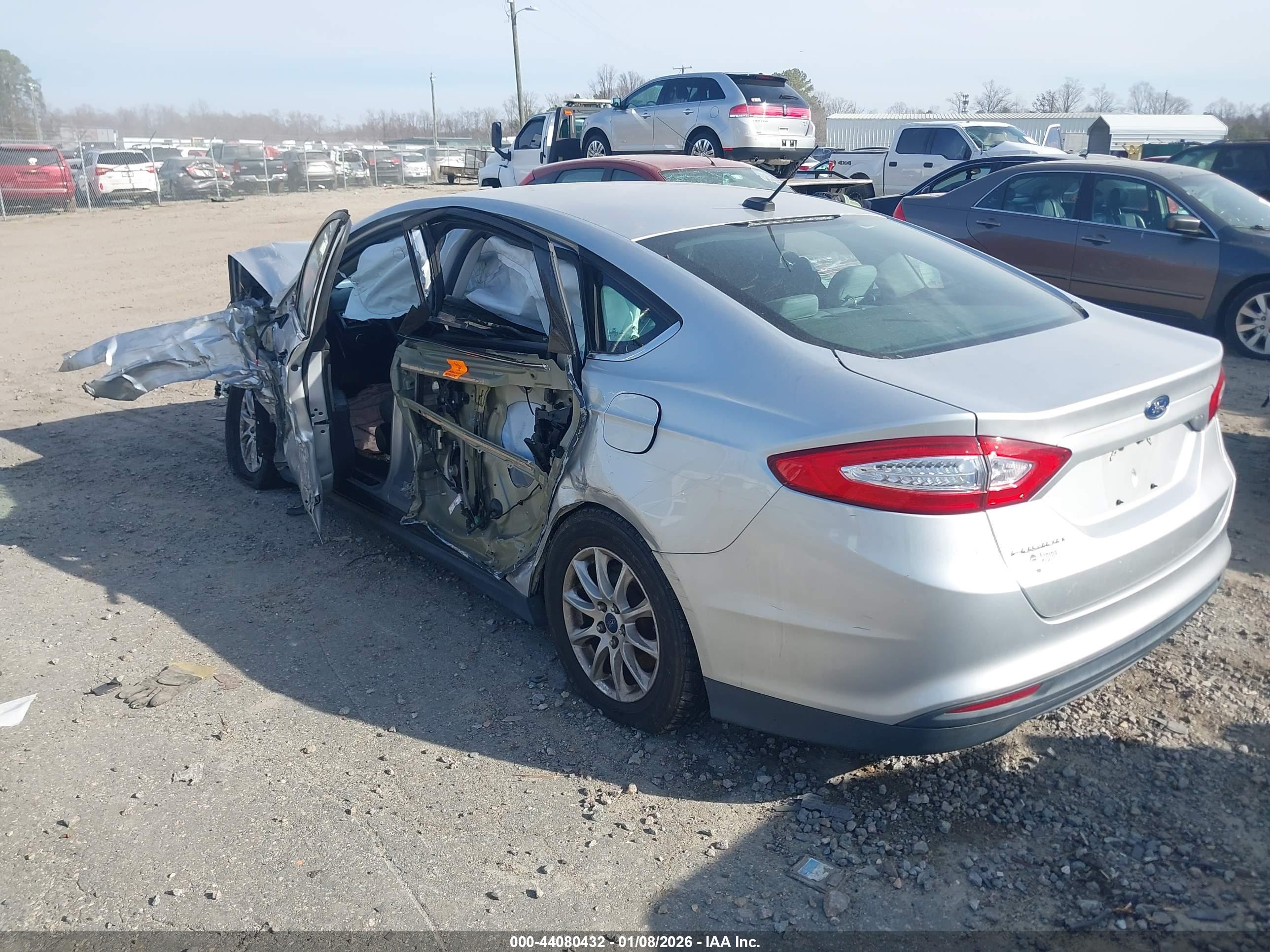 FORD FUSION image 3