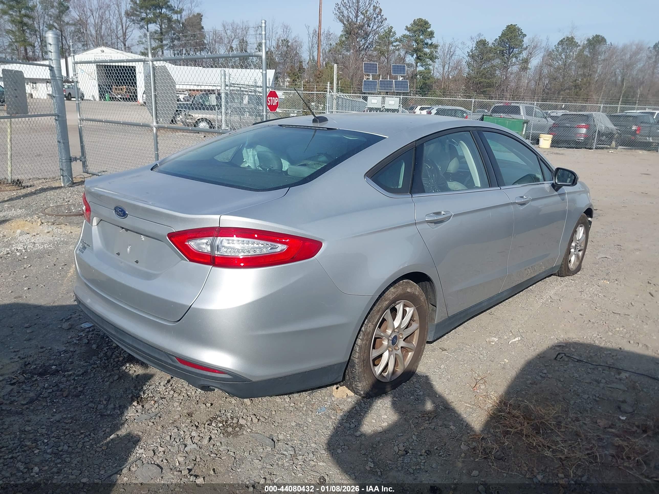 FORD FUSION image 4