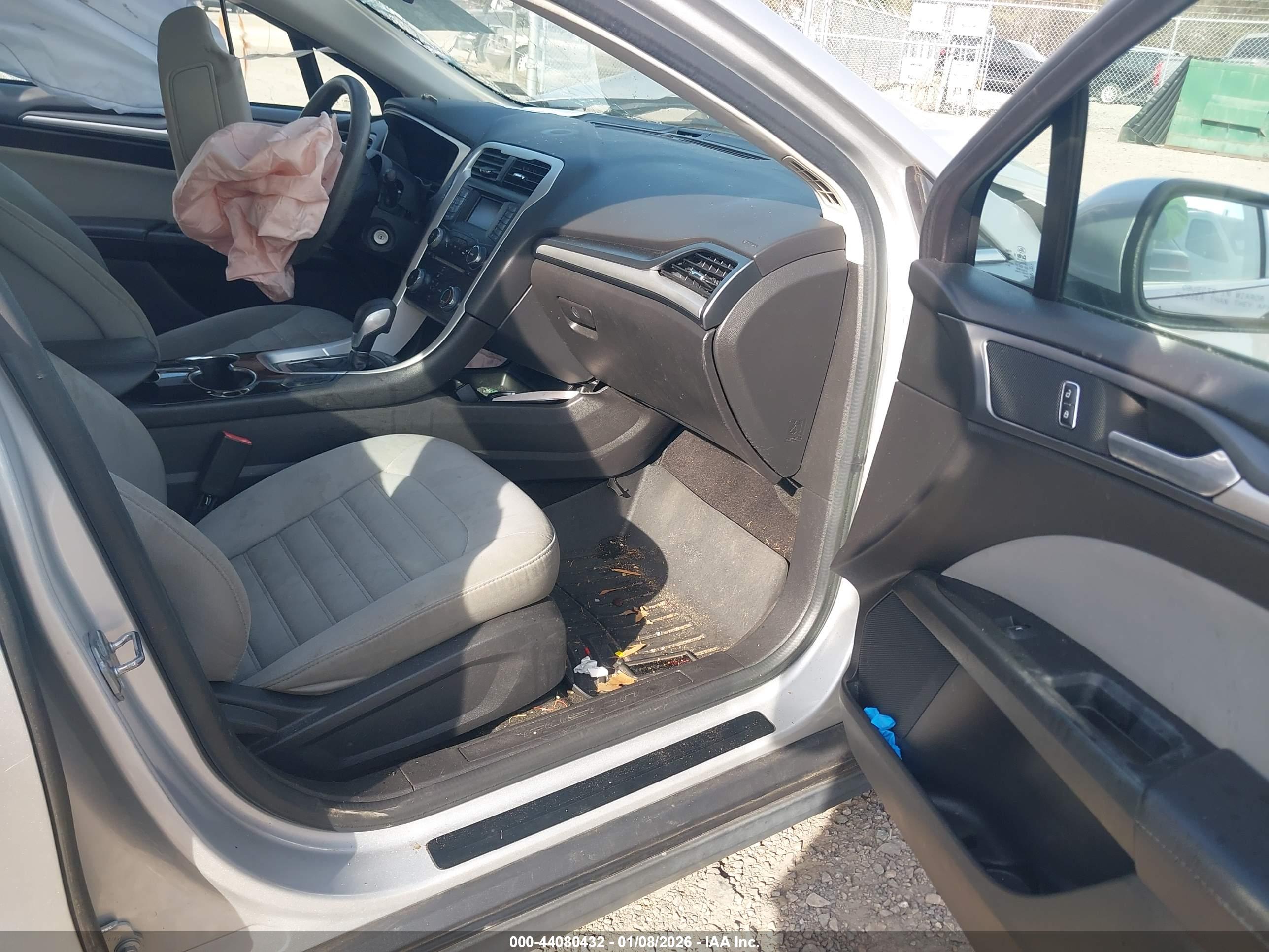 FORD FUSION image 5