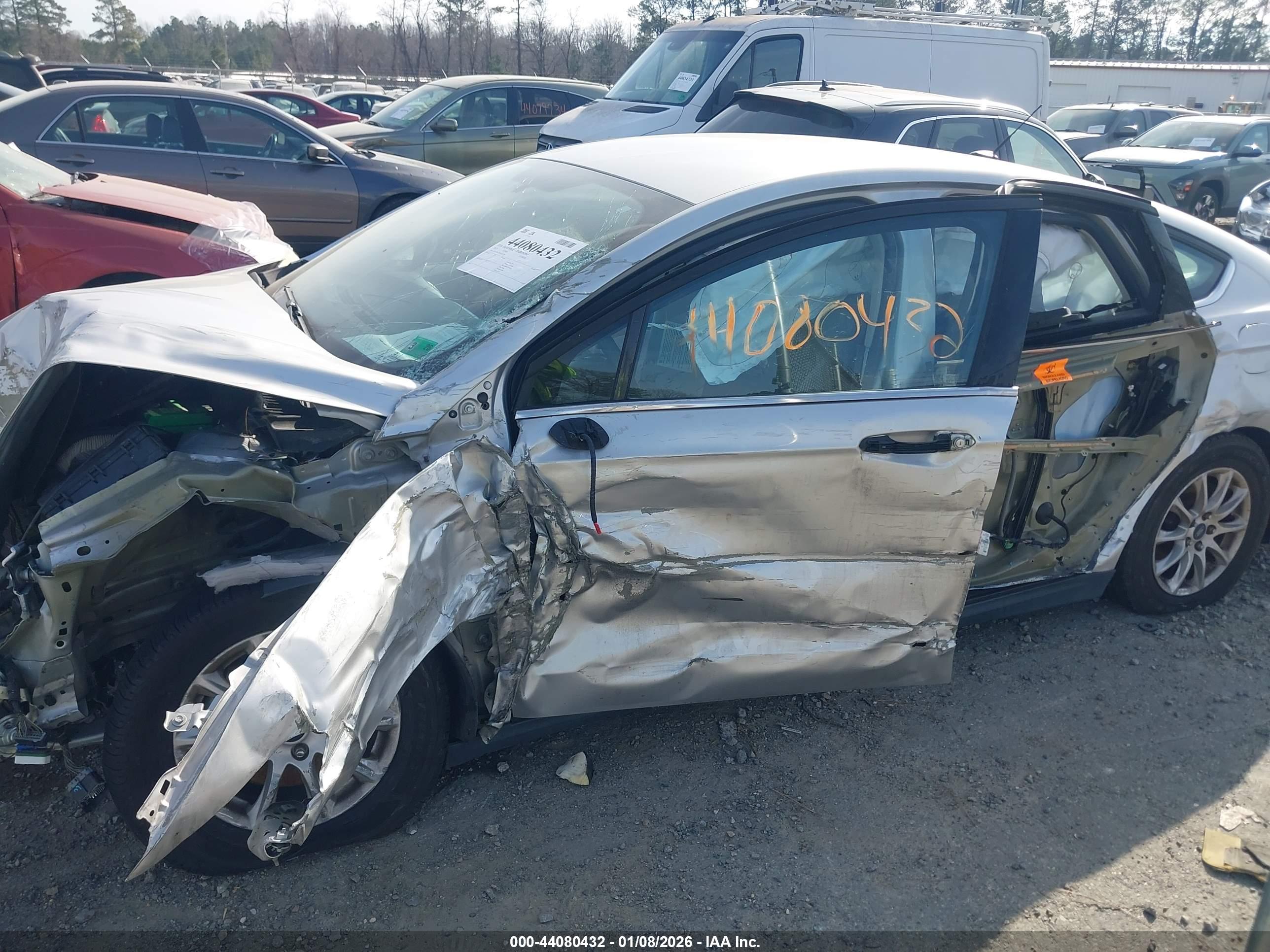 FORD FUSION image 6