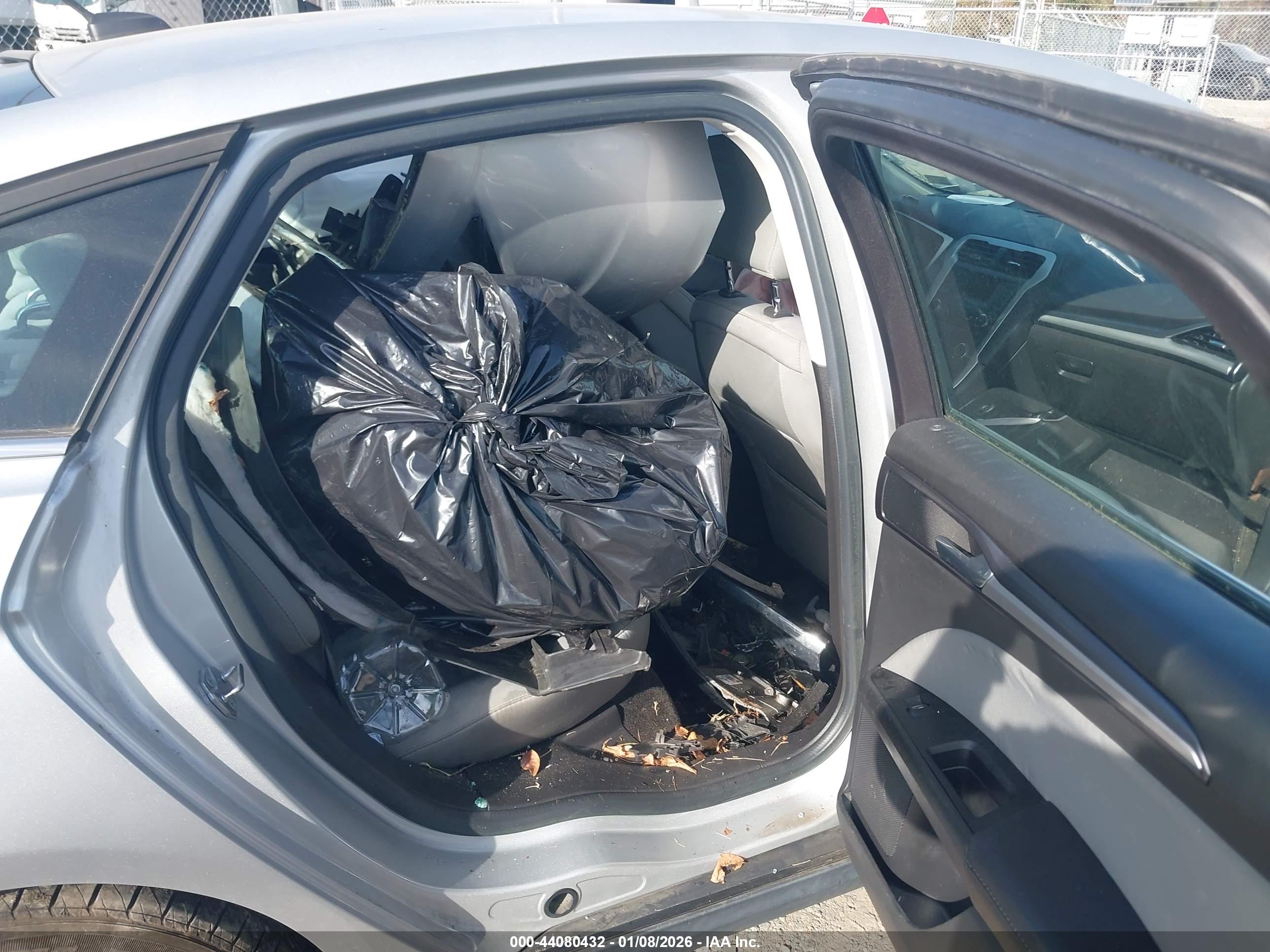 FORD FUSION image 8
